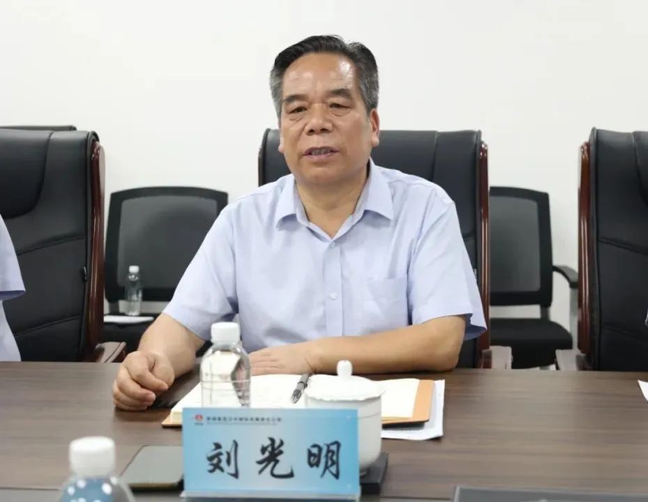 陕钢集团产业创新研究院党委书记、董事长刘光明一行到公司开展“送清凉”活动并交流座谈 陕钢集团产业创新研究院党委书记、董事长刘光明一行到公司开展“送清凉”活动并交流座谈