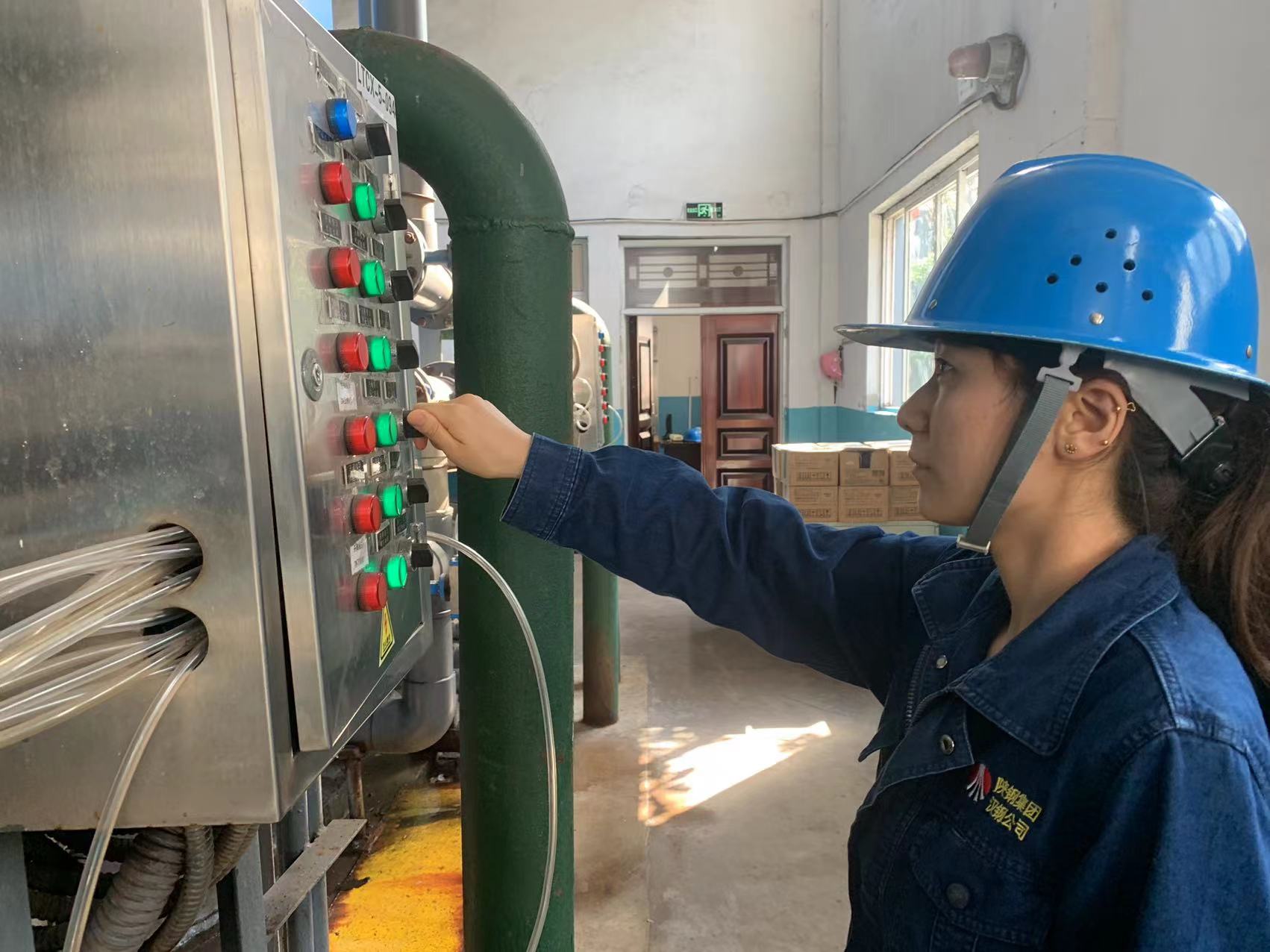 绽放在钢城的“巾帼玫瑰” 绽放在钢城的“巾帼玫瑰”