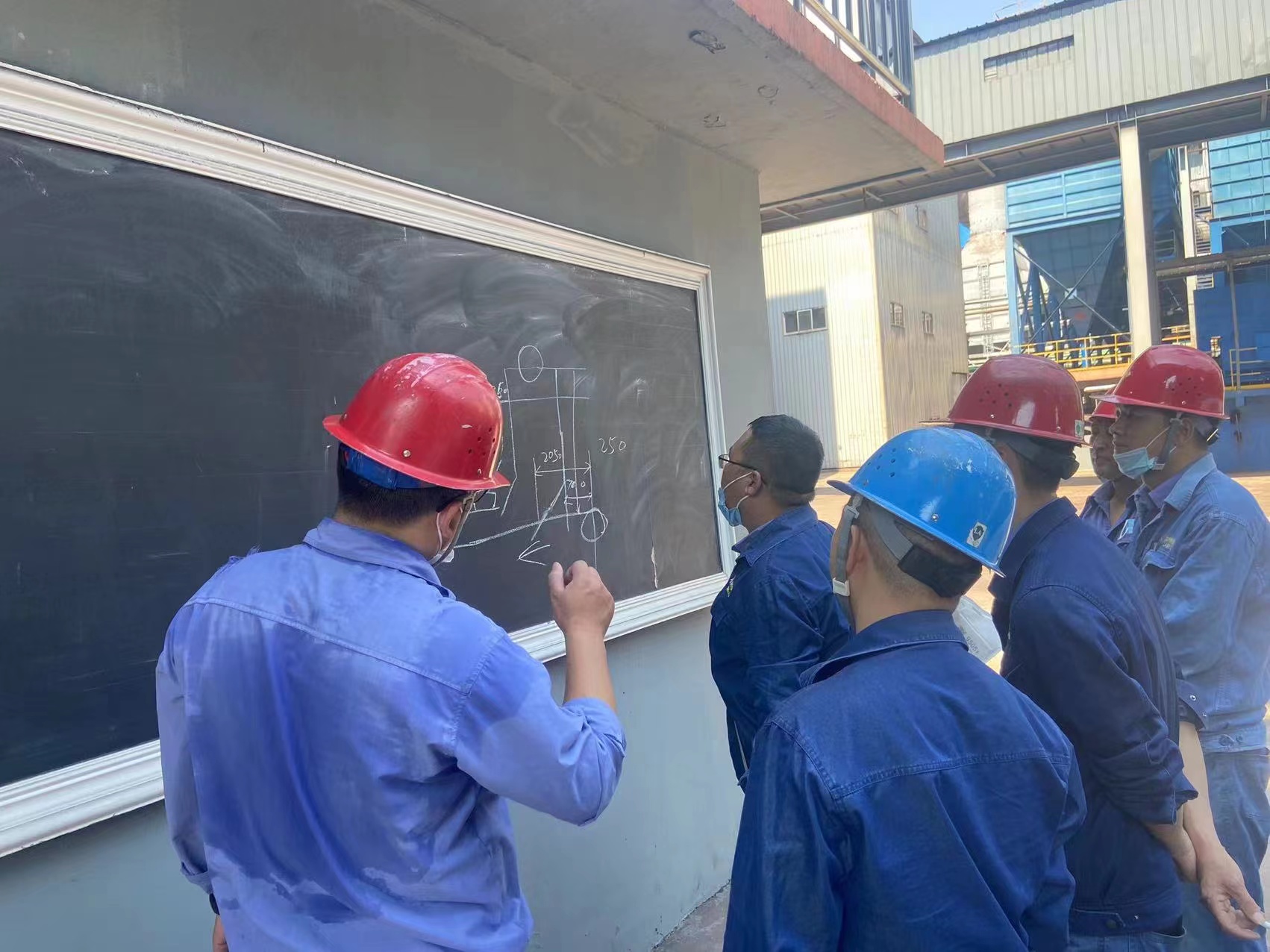 赋能人才梯队建设，推动强企战略落地