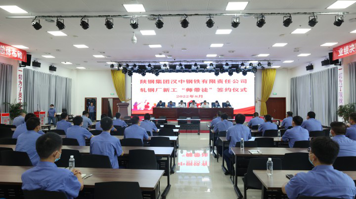 敬茶、回礼、寄语……公司开展2022年新工“师带徒”签约仪式 敬茶、回礼、寄语……公司开展2022年新工“师带徒”签约仪式