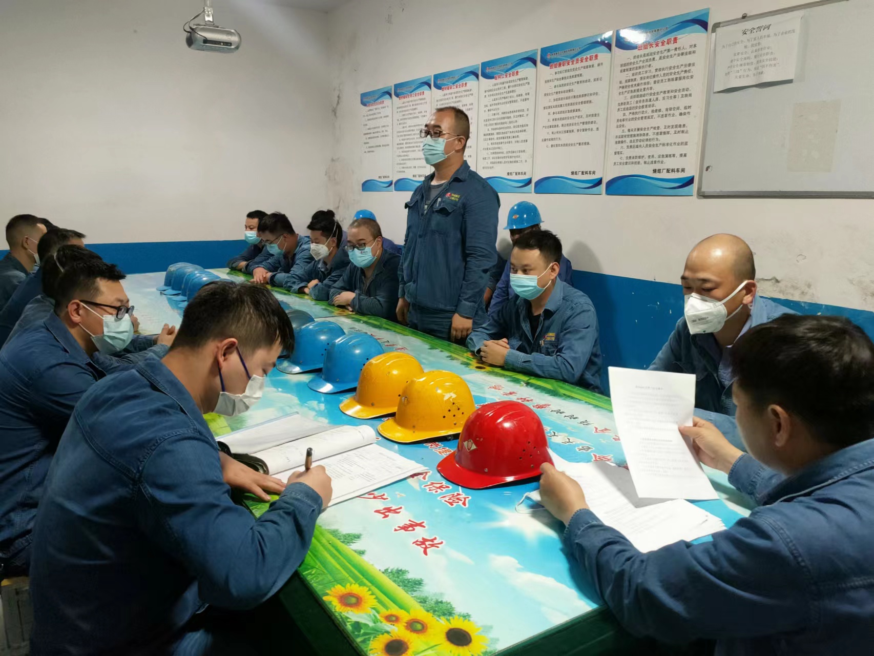 “多种身份”的青安岗员 “多种身份”的青安岗员