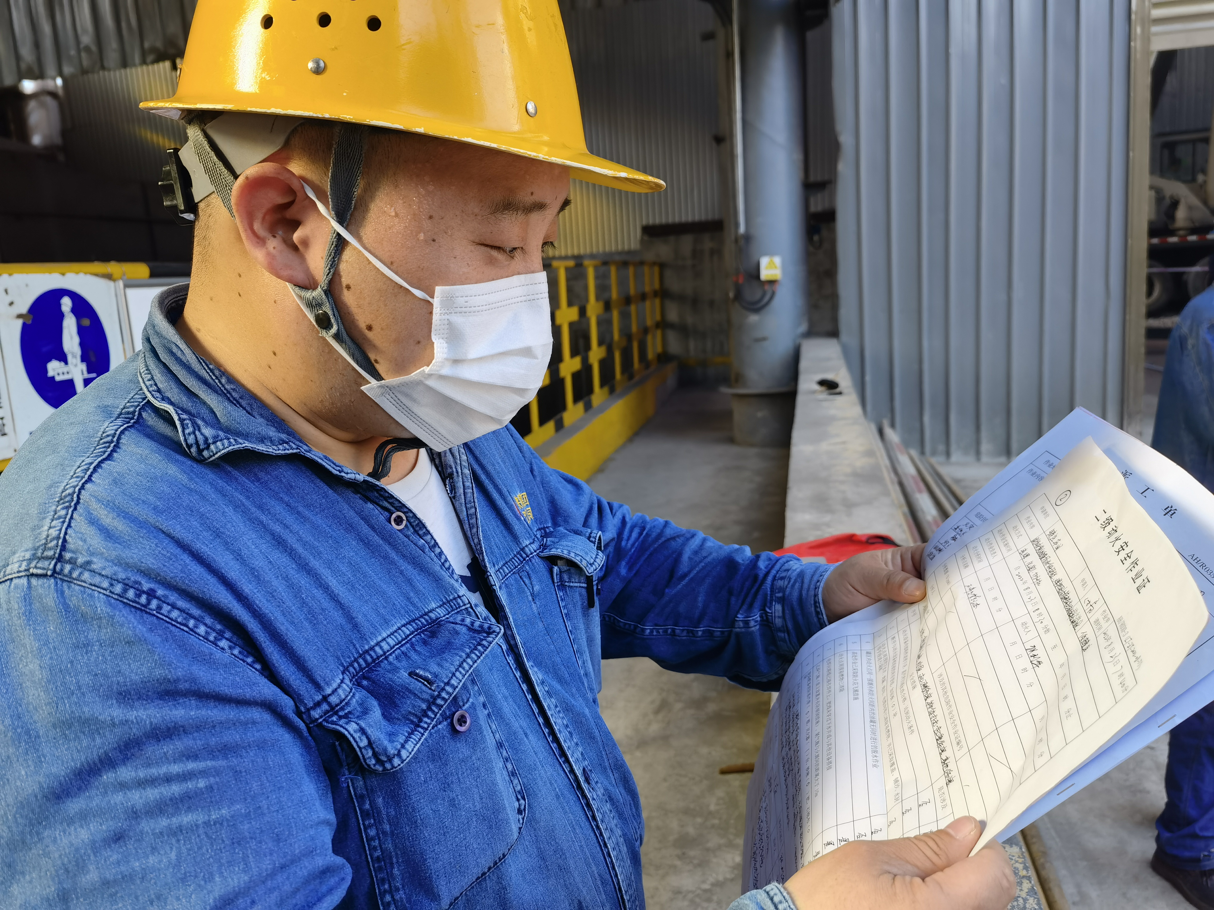 致敬！直面骄阳的铁运人