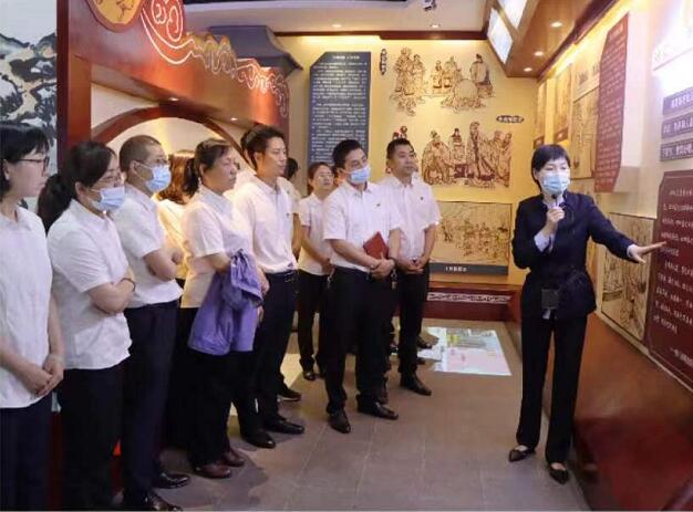 筑牢家庭防线 建设清廉家风