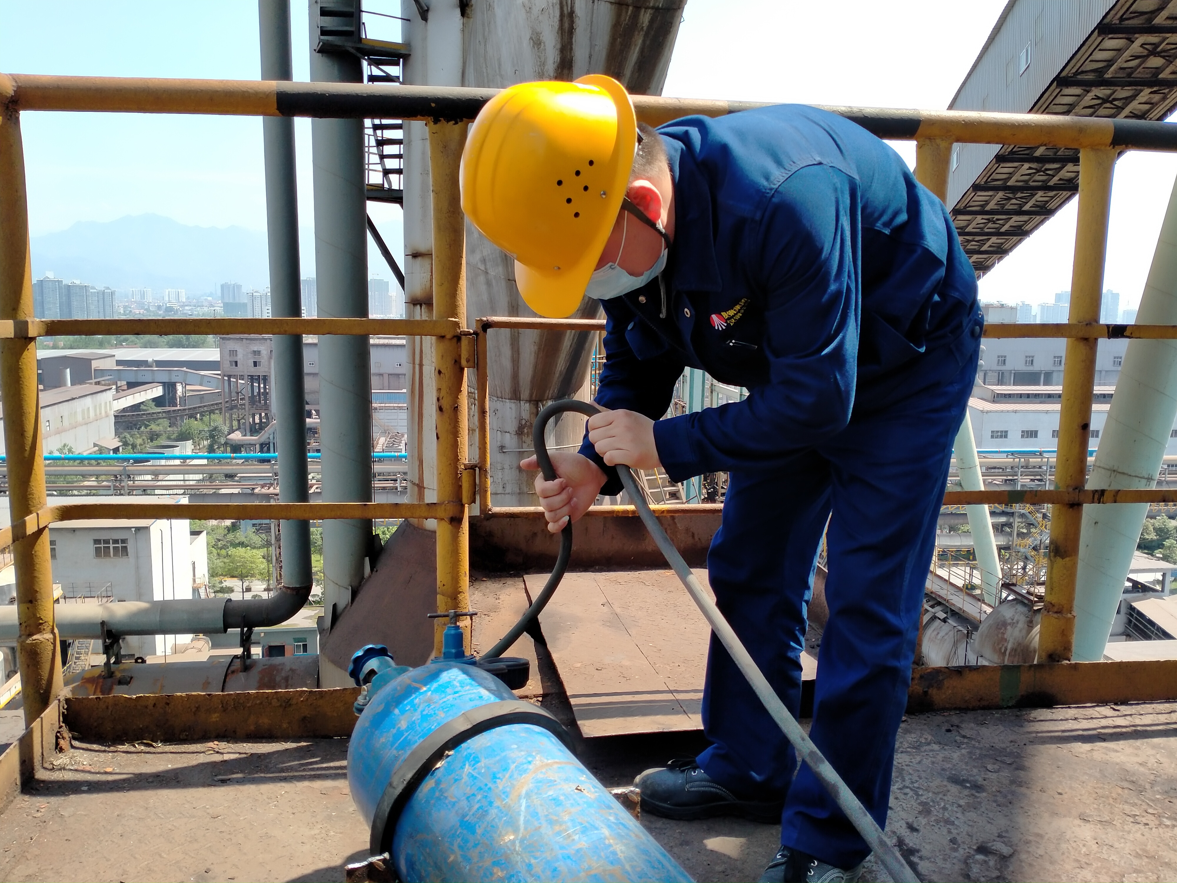 “汗”卫安全  他们“炎”值爆表