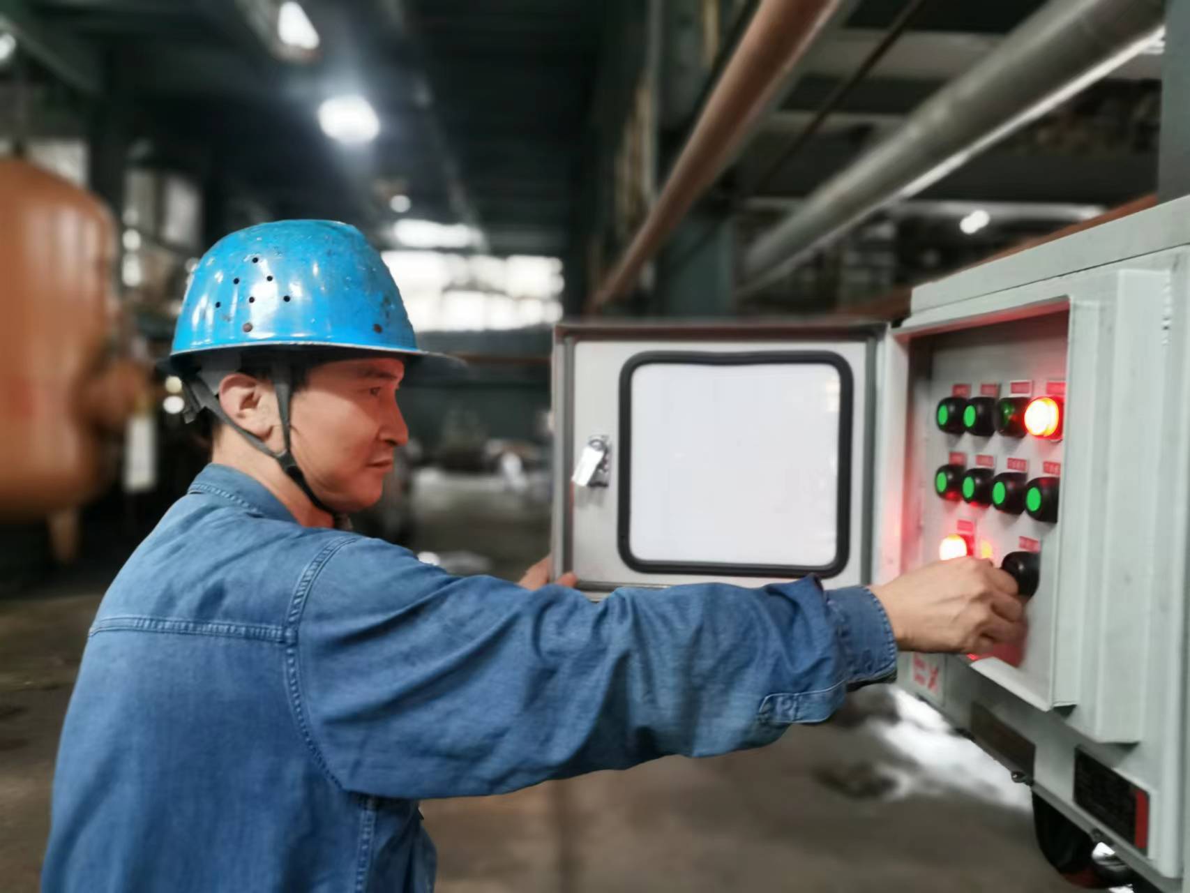 “汗”卫安全  他们“炎”值爆表