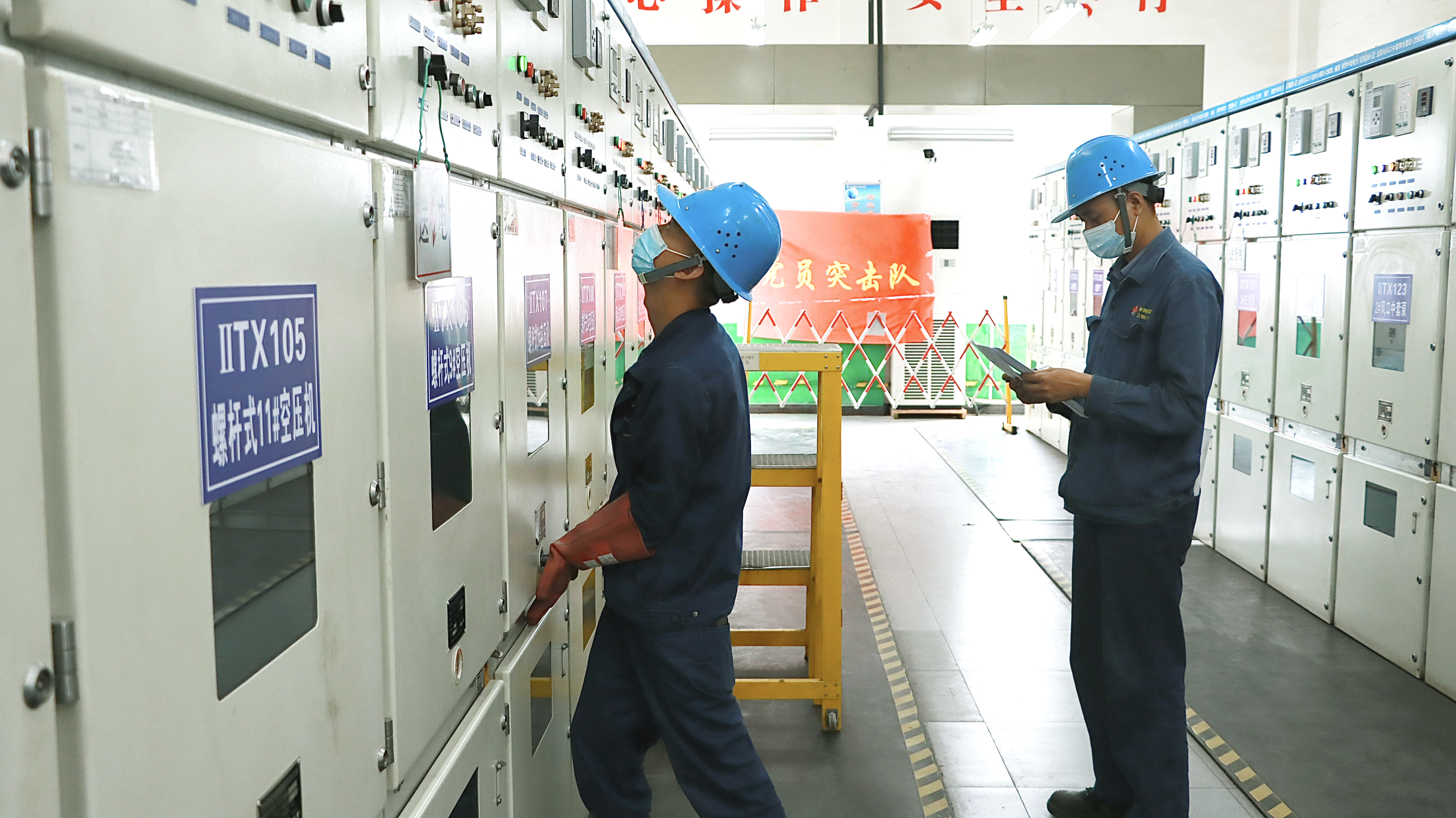 “星”耀钢城 辉映党旗下的奋斗青春