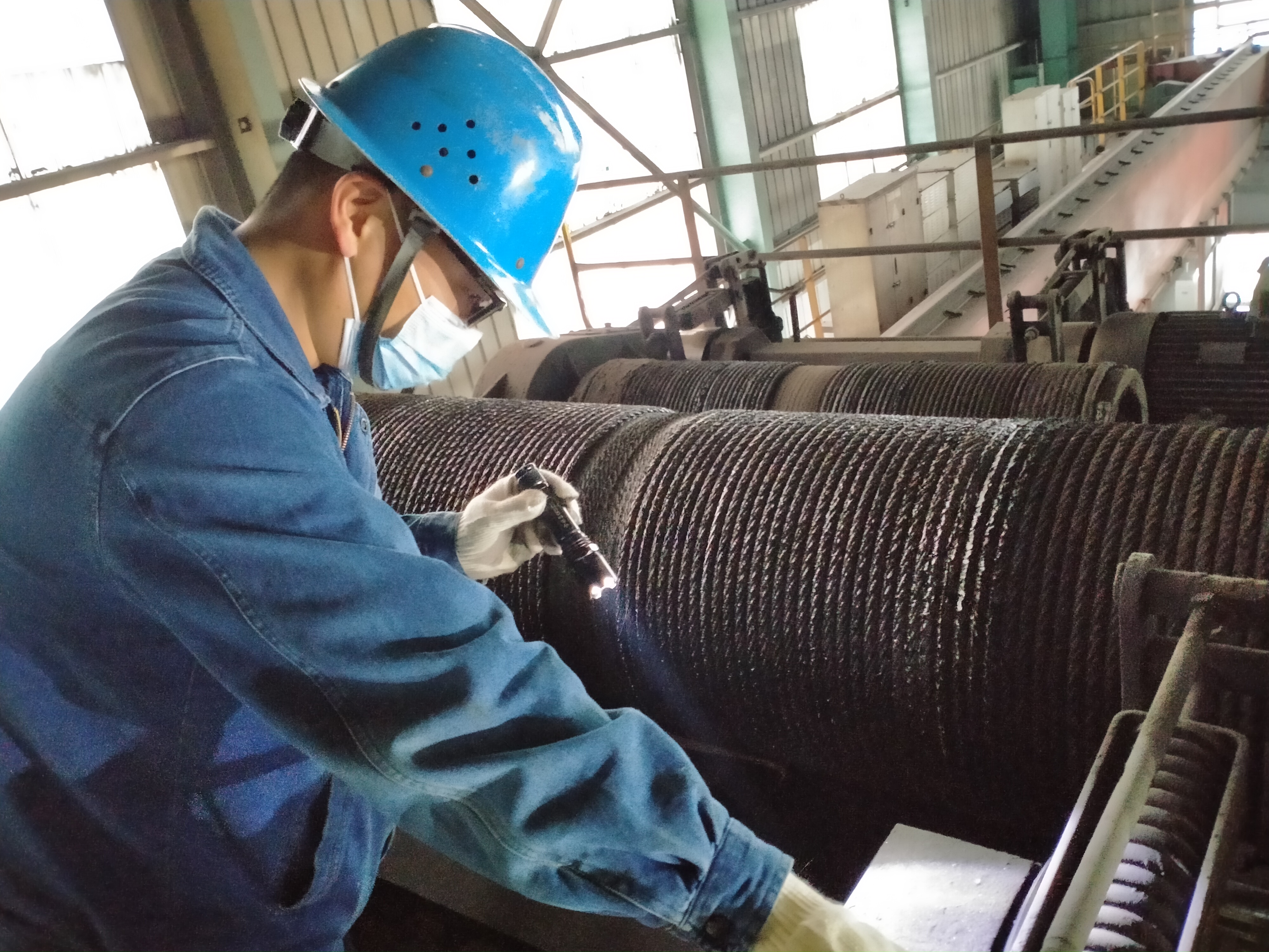 他们在炉火旁熠熠闪光 他们在炉火旁熠熠闪光