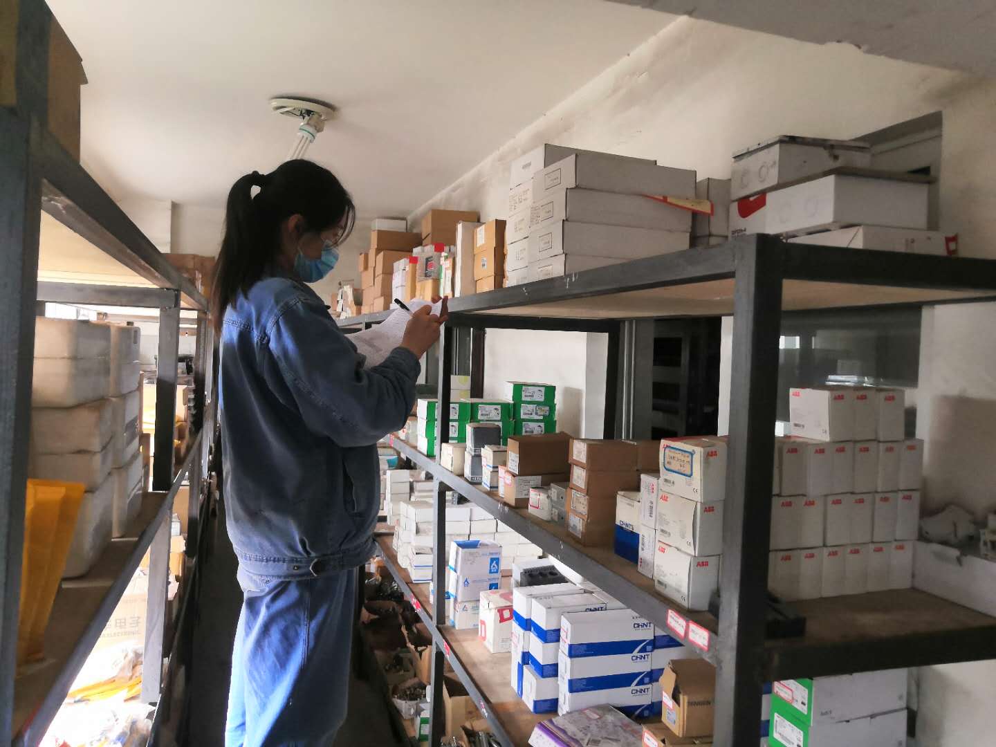 巾帼不畏难  风雨勇争先