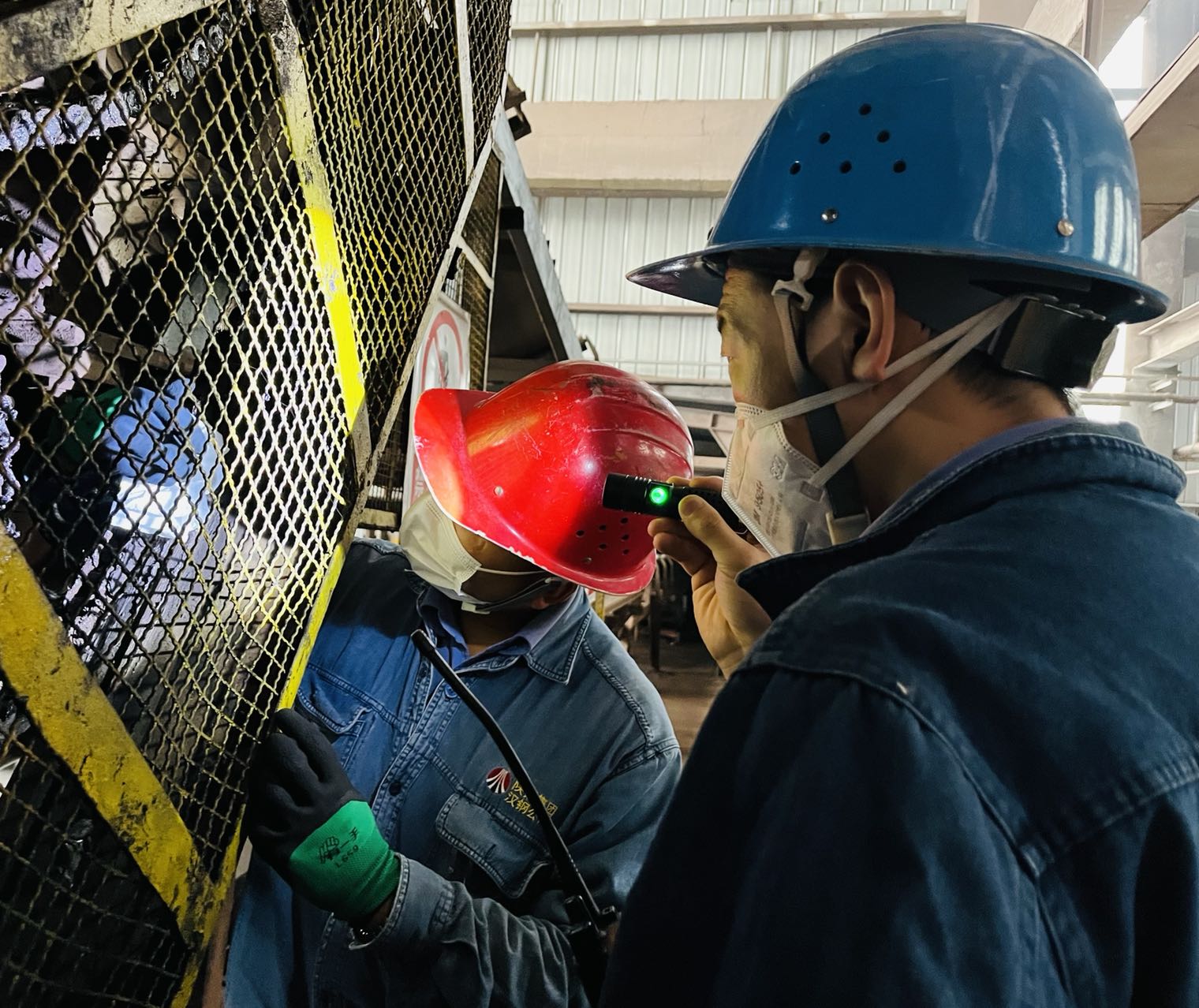 “诸葛亮会”巧破积料难题