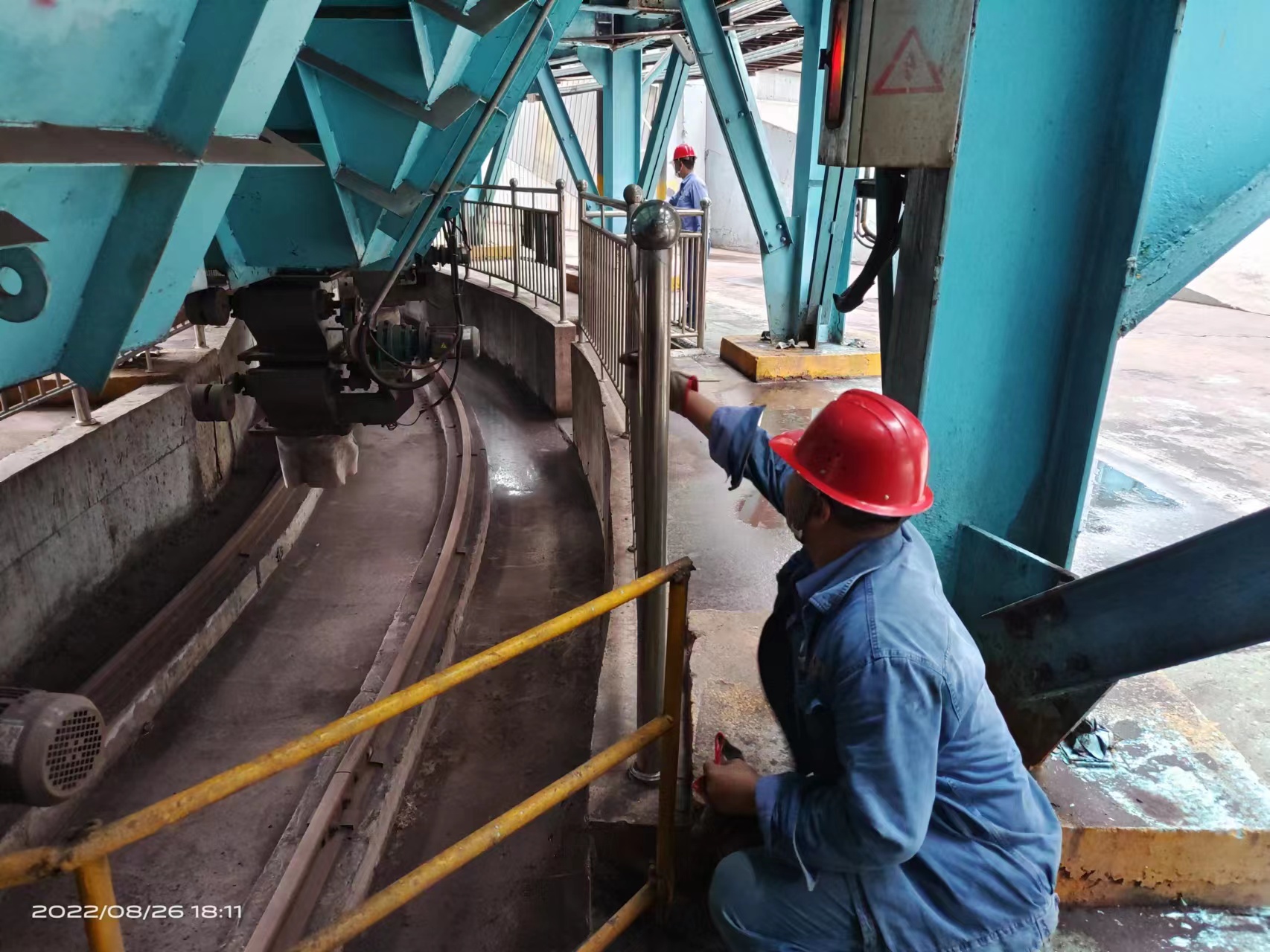 “诸葛亮会”巧破积料难题