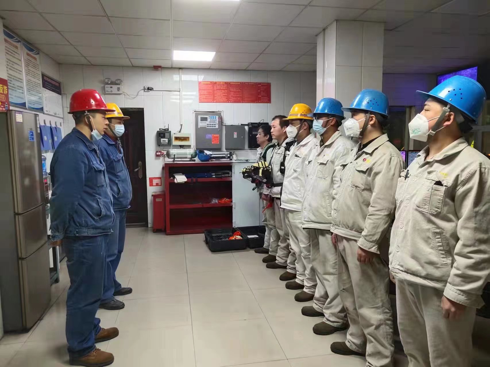 “安全警示”总动员,营造平安炼钢 “安全警示”总动员,营造平安炼钢