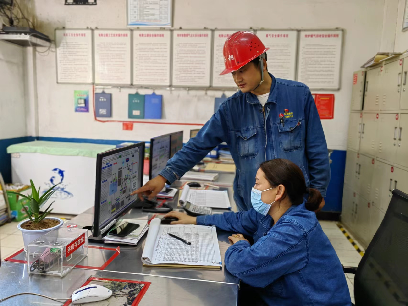 “安全警示”总动员,营造平安炼钢 “安全警示”总动员,营造平安炼钢