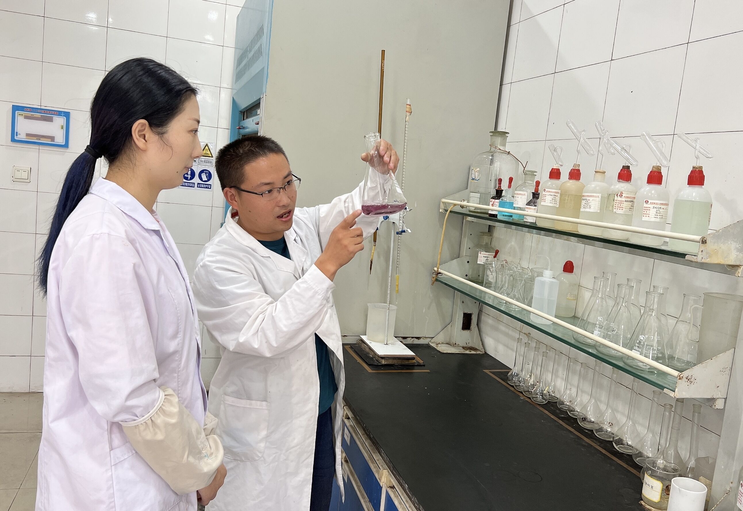 党建引领站“C位”，争当发展排头兵