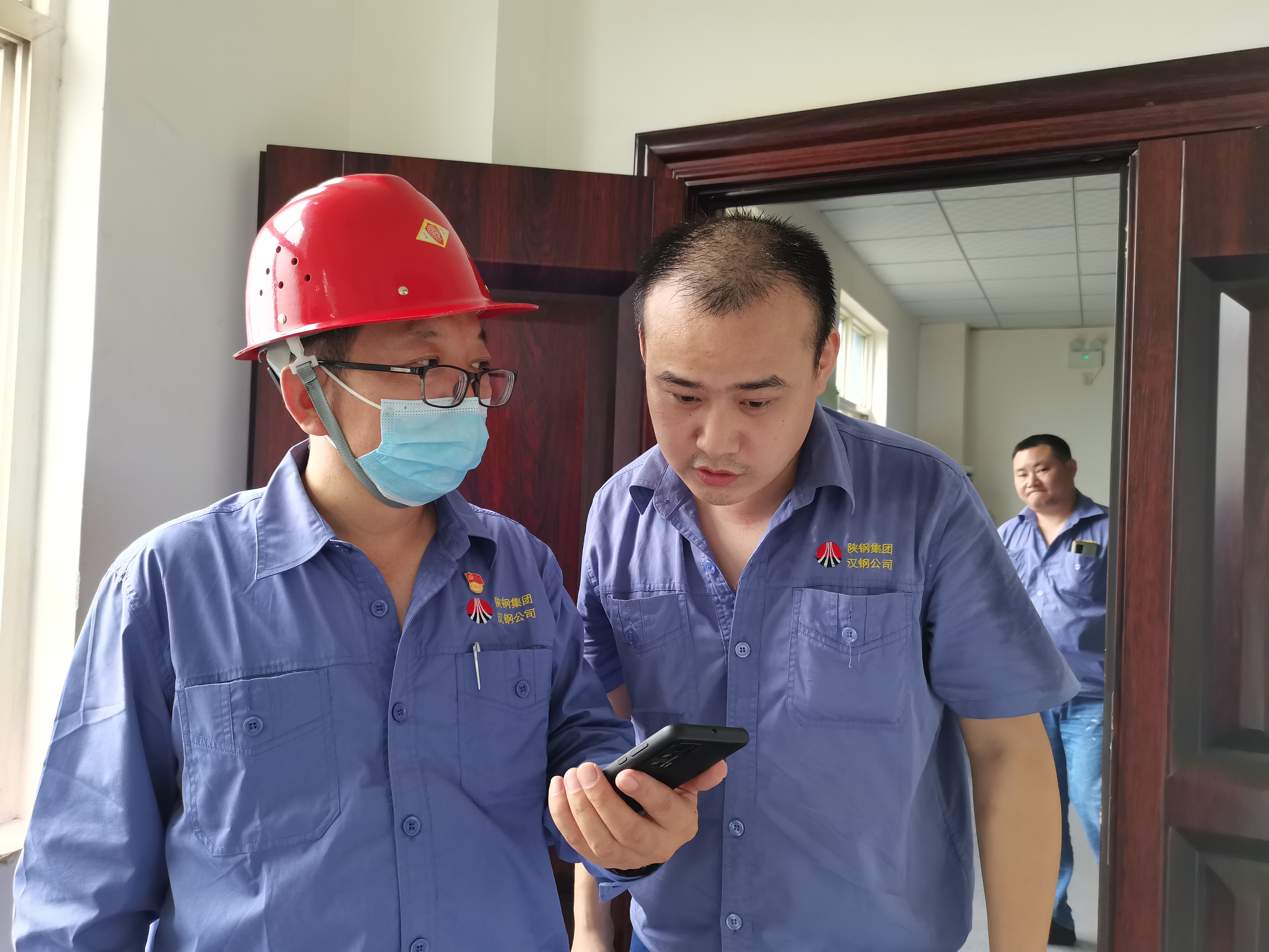 把自己摆进去 把作风转过来