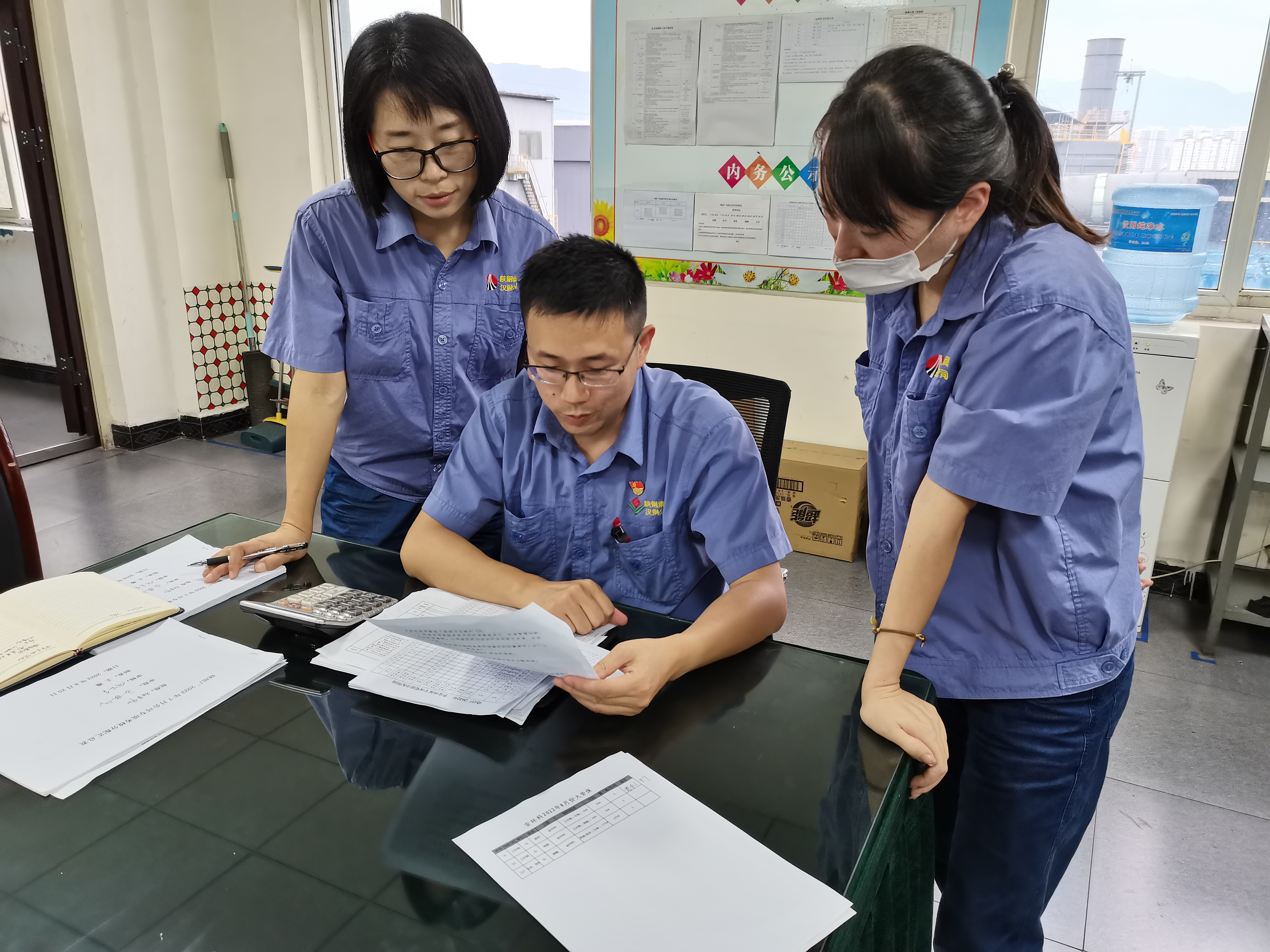 把自己摆进去 把作风转过来