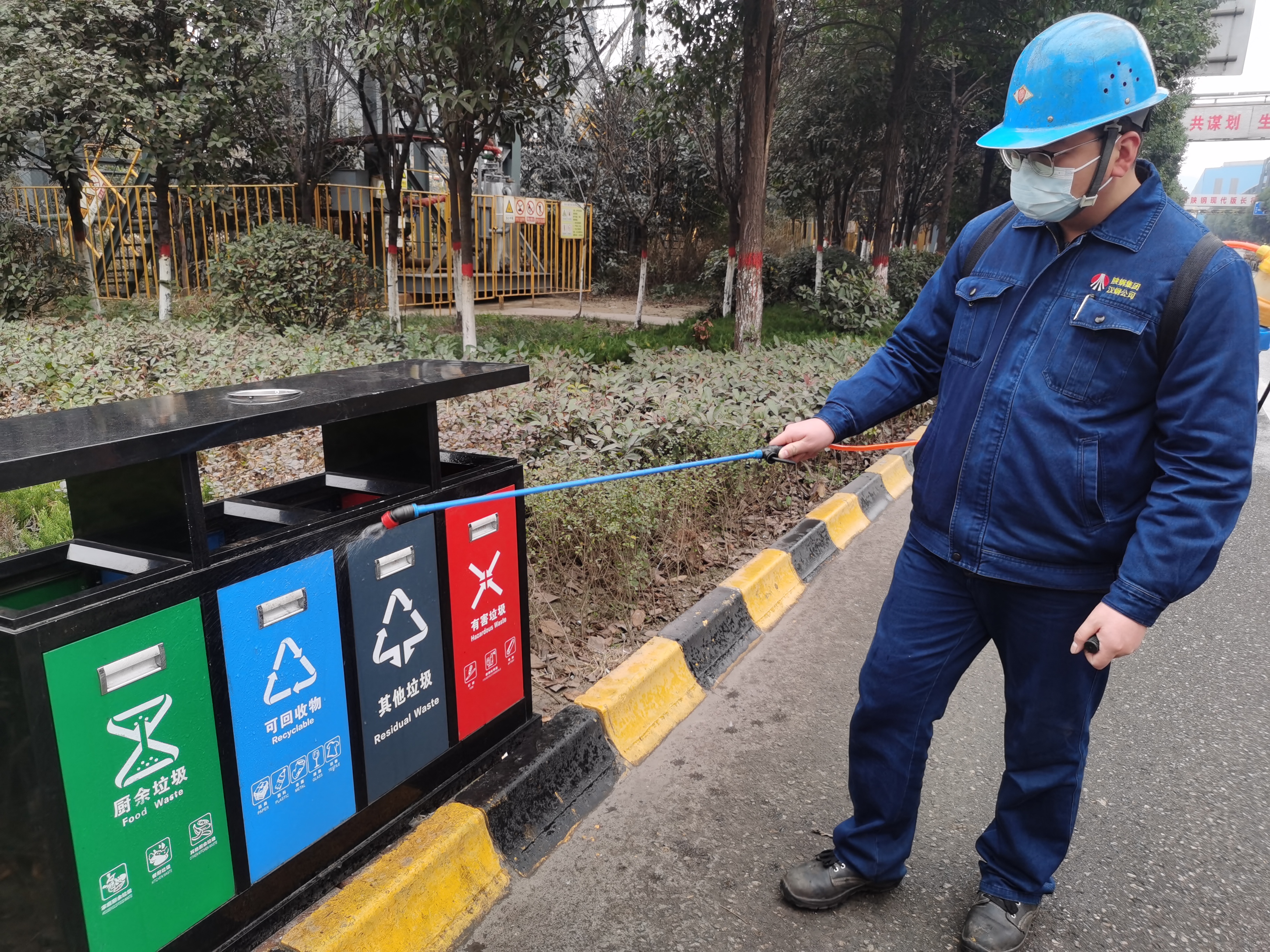 守好“两条底线”打赢“两大硬仗”