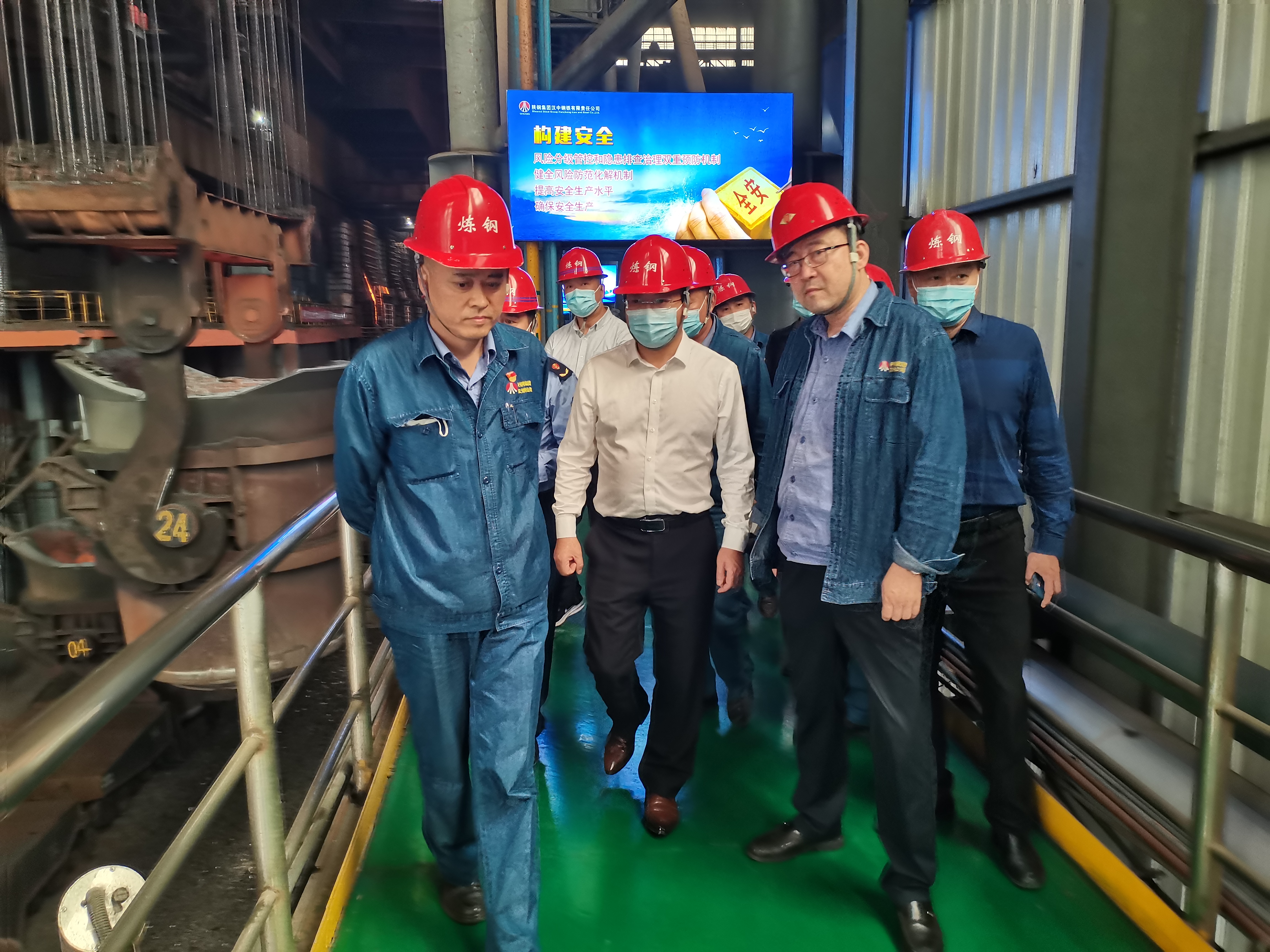 勉县副县长殷强到汉钢公司对特种设备进行节前检查指导