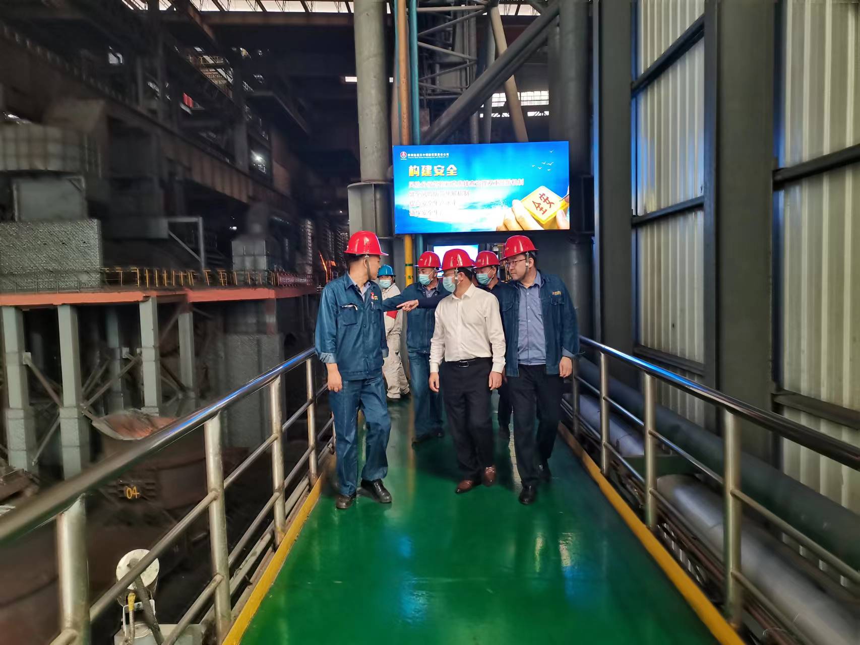 勉县副县长殷强到汉钢公司对特种设备进行节前检查指导