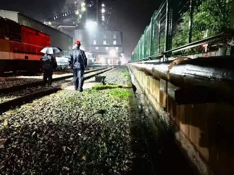 假期+汛期 ,安全管理不放松 假期+汛期 ,安全管理不放松