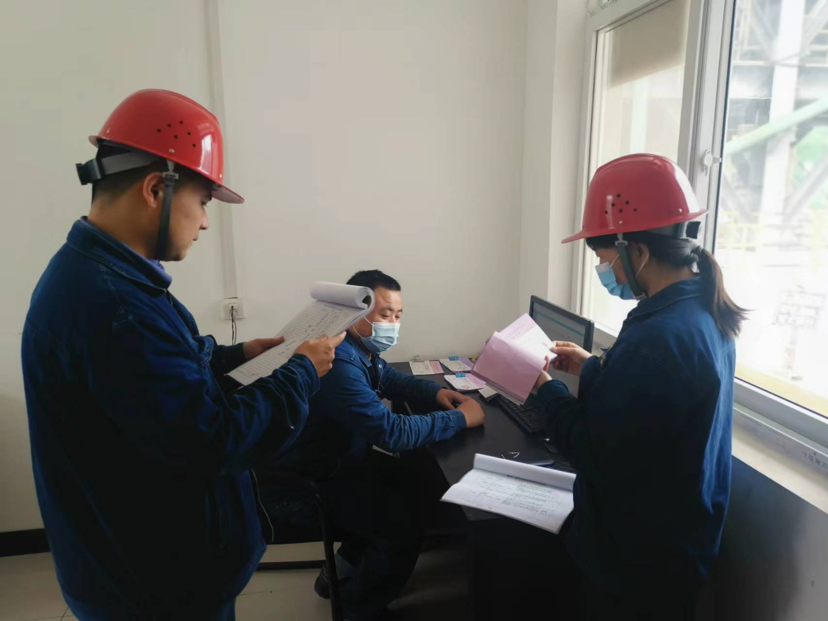 挺进“第一线” 节日“我在岗”