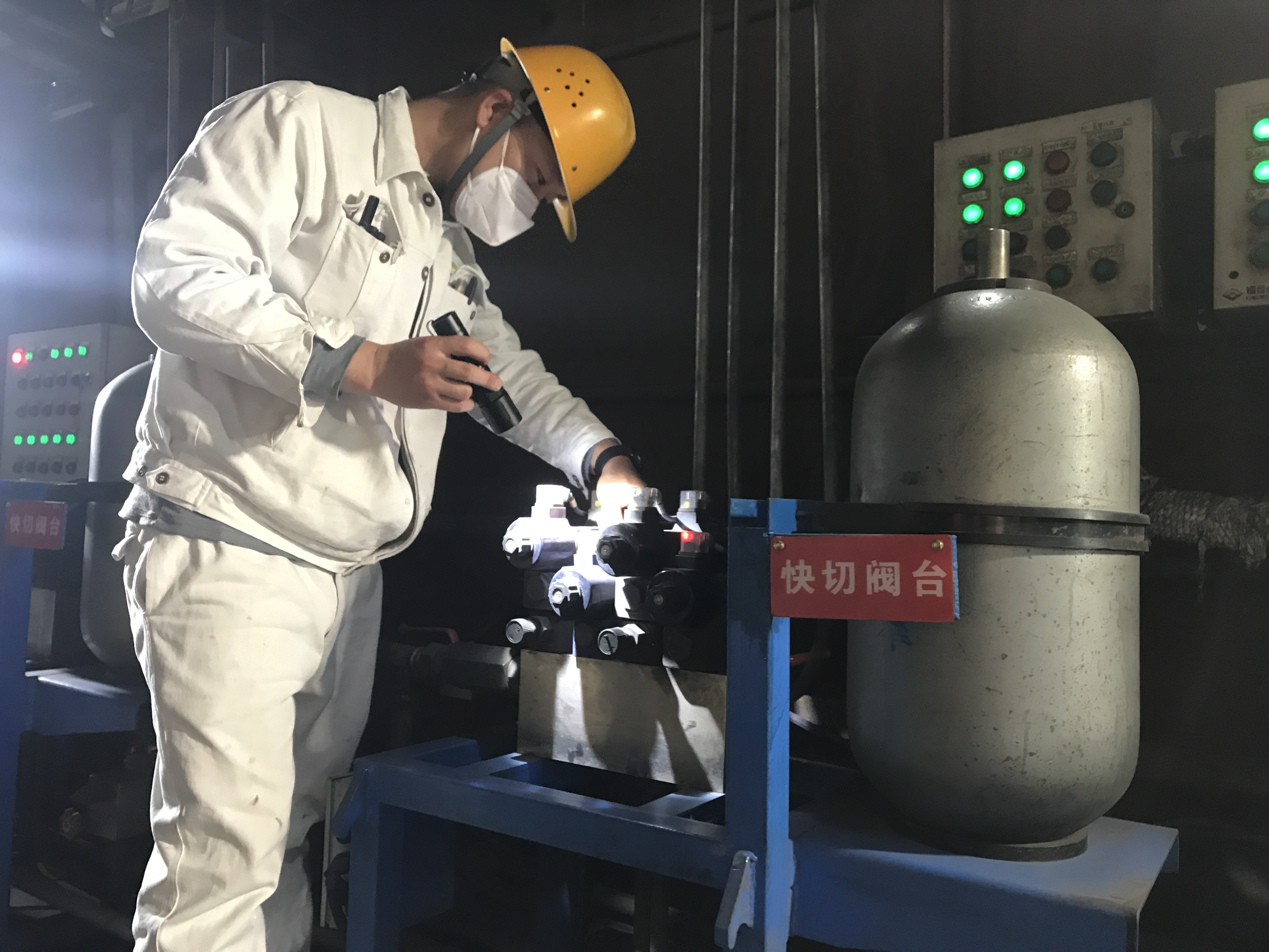 青春谱写钢铁风采，责任筑牢安全防线 --记“2022年汉中市青年安全生产示范岗”汉钢公司炼钢厂连铸车间