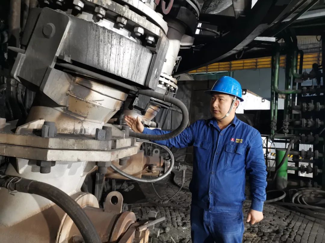 钢城里的“夫妻档” 钢城里的“夫妻档”