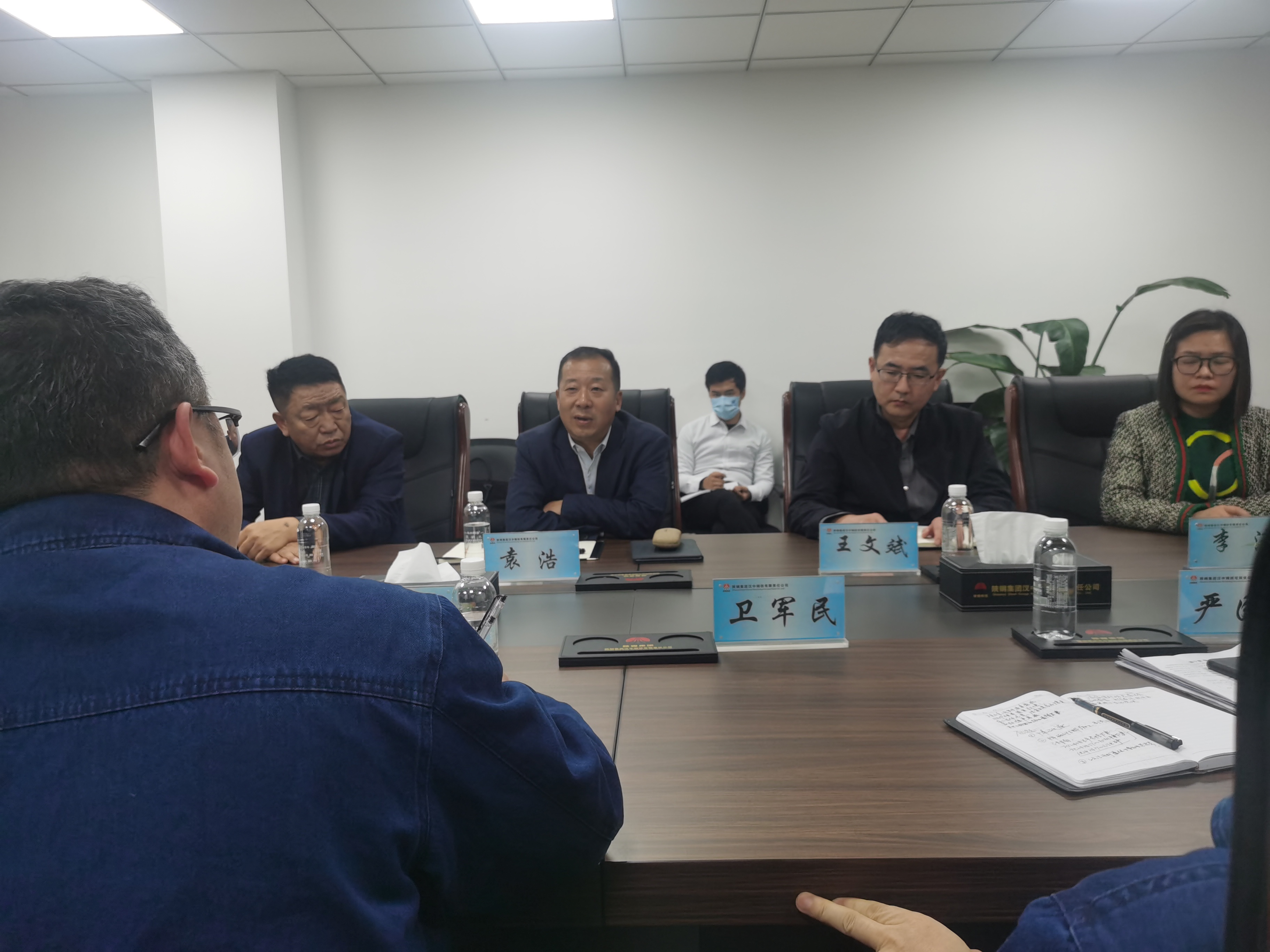 甘肃浩海煤化董事长冯对成,韩城公司常务副总经理袁浩一行到公司座谈 甘肃浩海煤化董事长冯对成,韩城公司常务副总经理袁浩一行到公司座谈