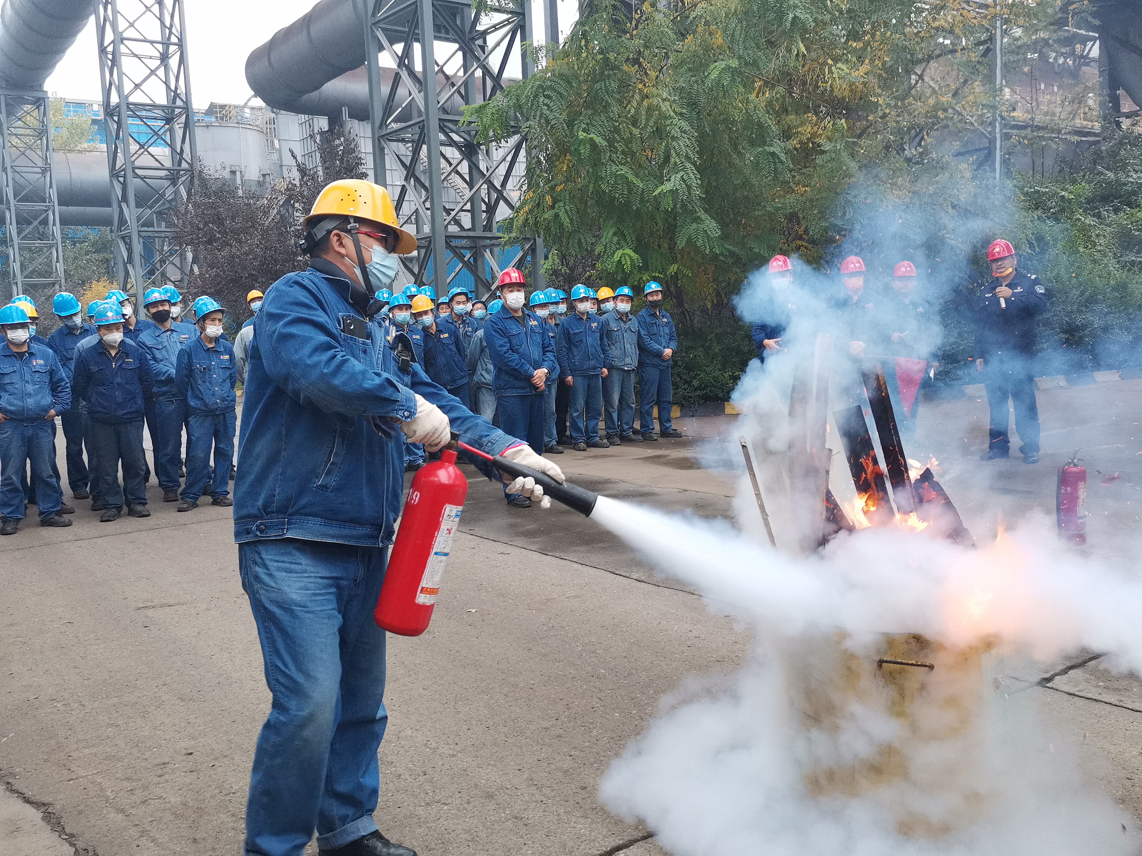 消防宣传月 炼钢厂“走心”不“走形” 消防宣传月 炼钢厂“走心”不“走形”