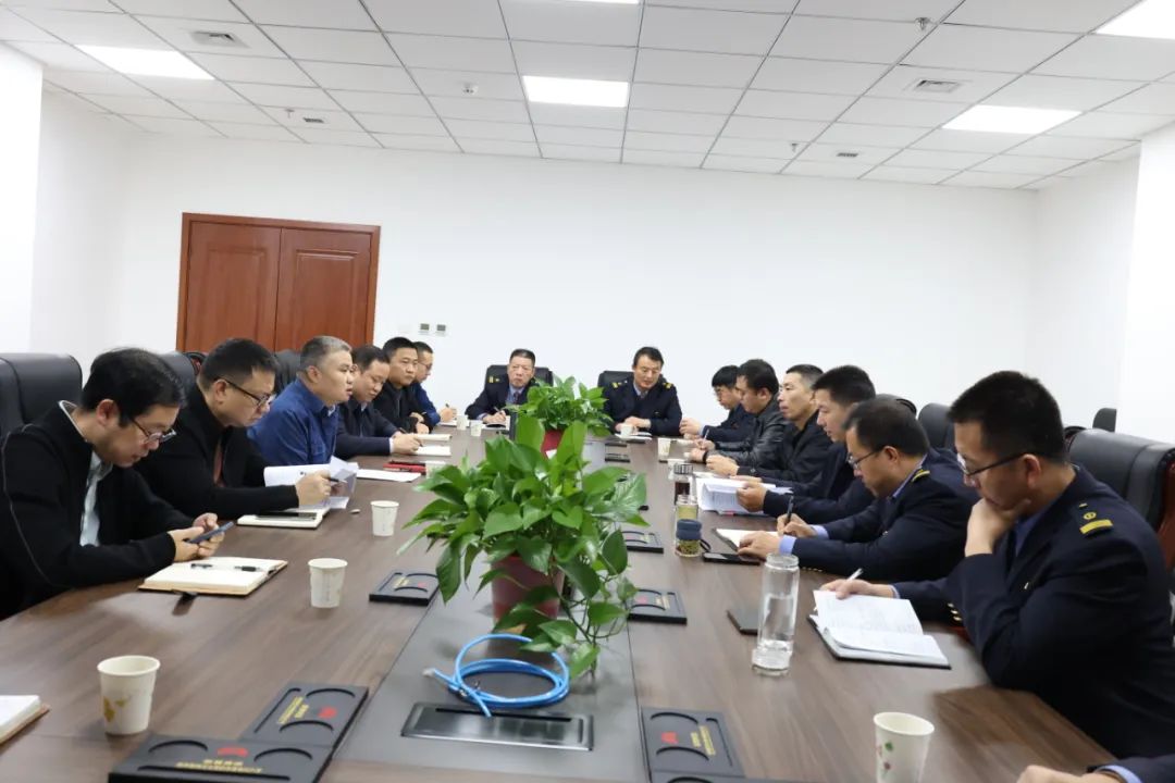 汉中市发改委铁运办主任李春松一行到公司调研座谈