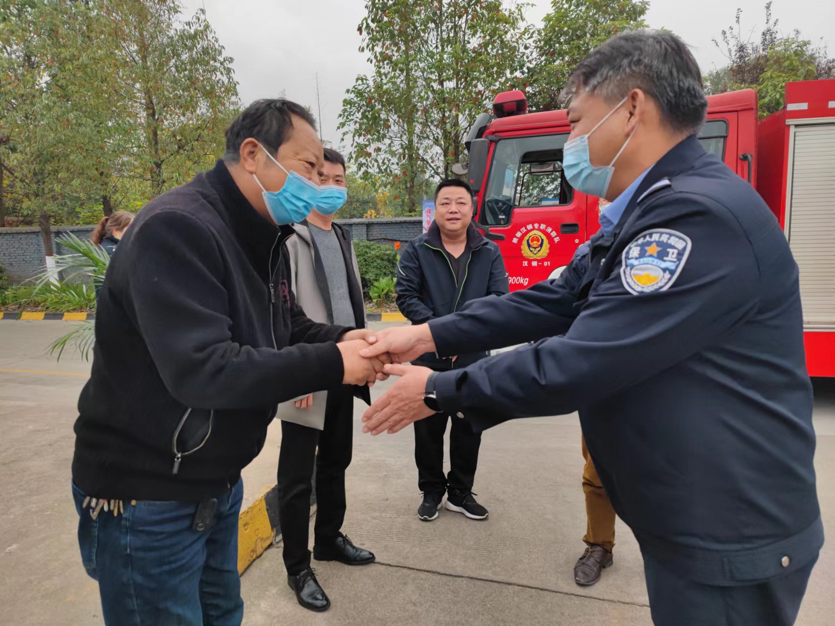 灭火救援暖人心 感恩致谢送锦旗！