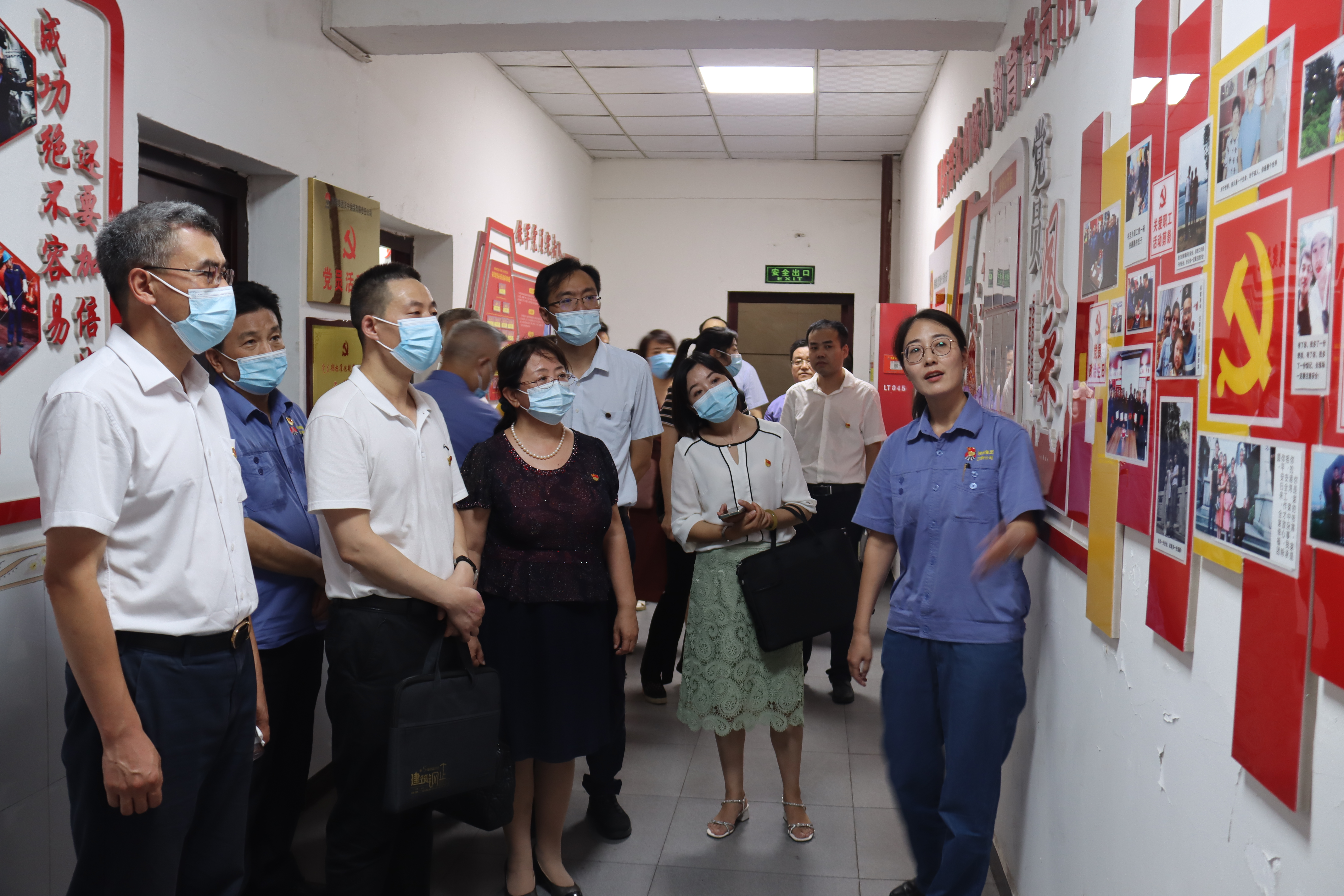 贺贝贝和她的党支部