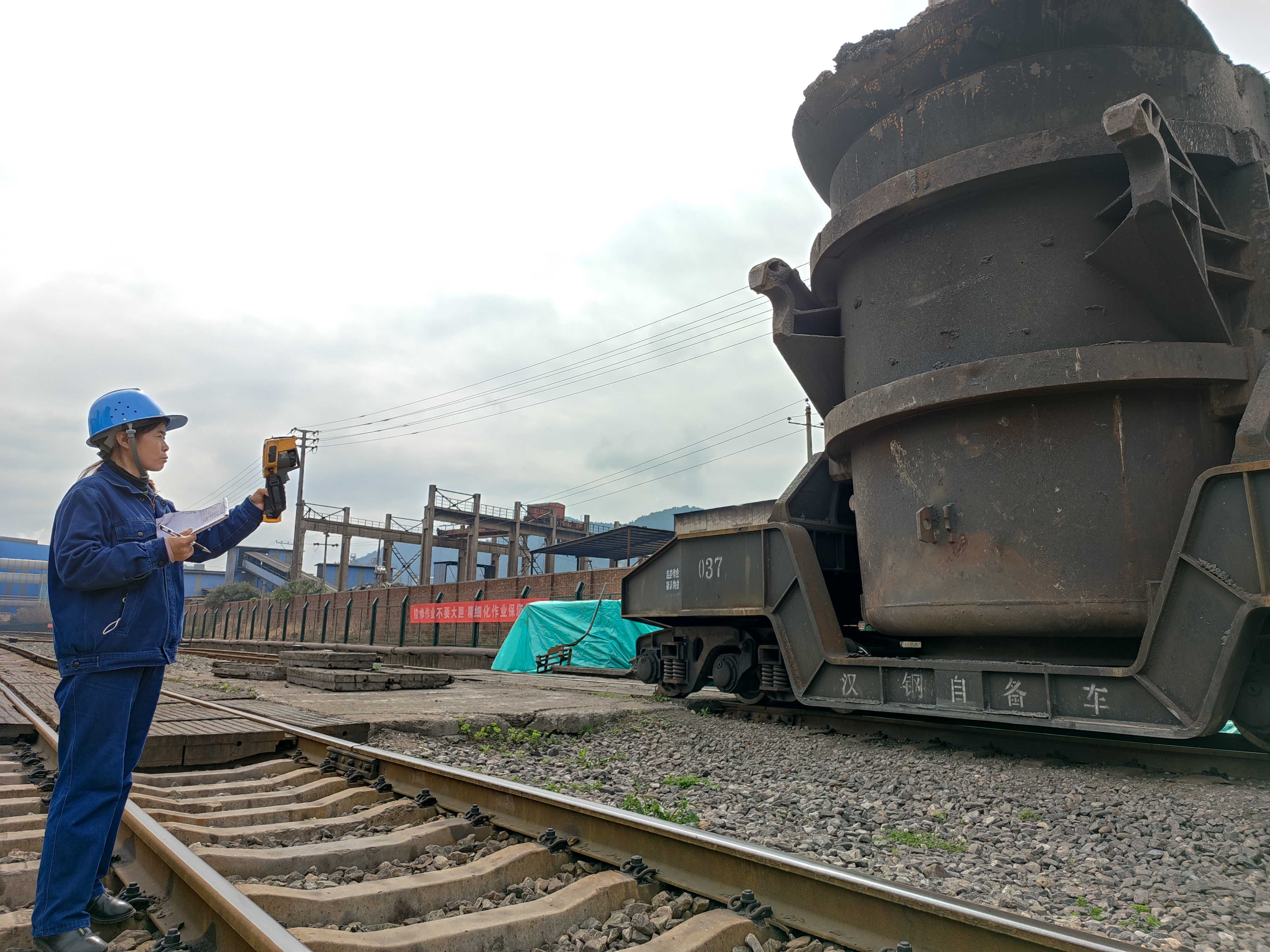 寒风中的最美“逆行者” 寒风中的最美“逆行者”