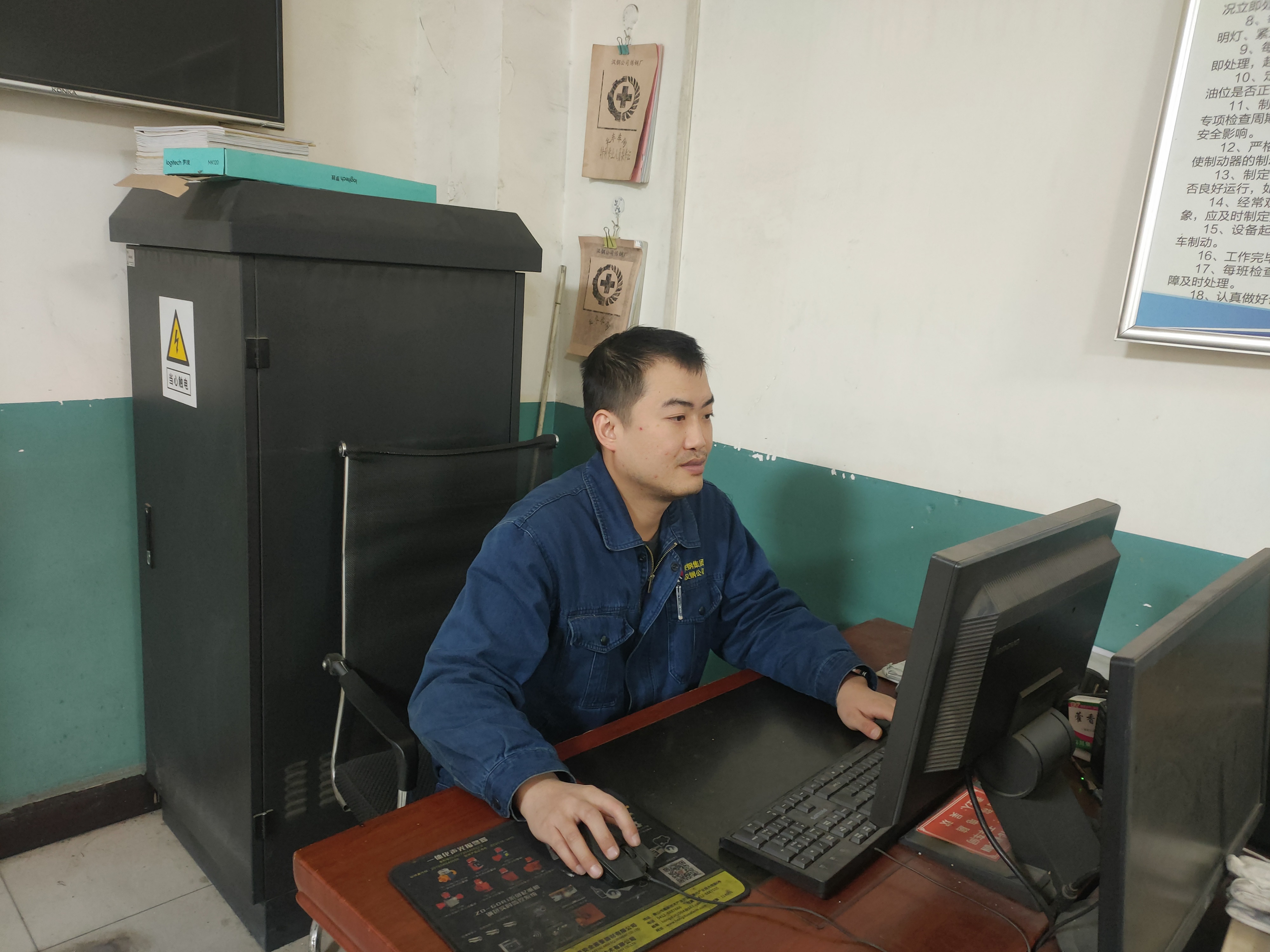 汗水浇铸热血 奋斗谱写华章 汗水浇铸热血 奋斗谱写华章