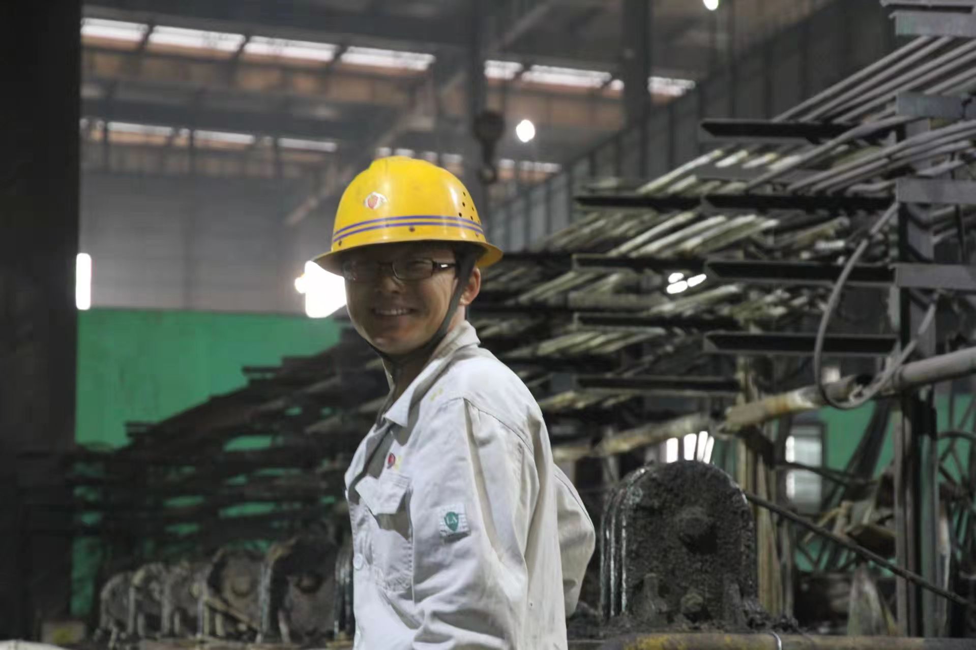 汗水浇铸热血 奋斗谱写华章 汗水浇铸热血 奋斗谱写华章