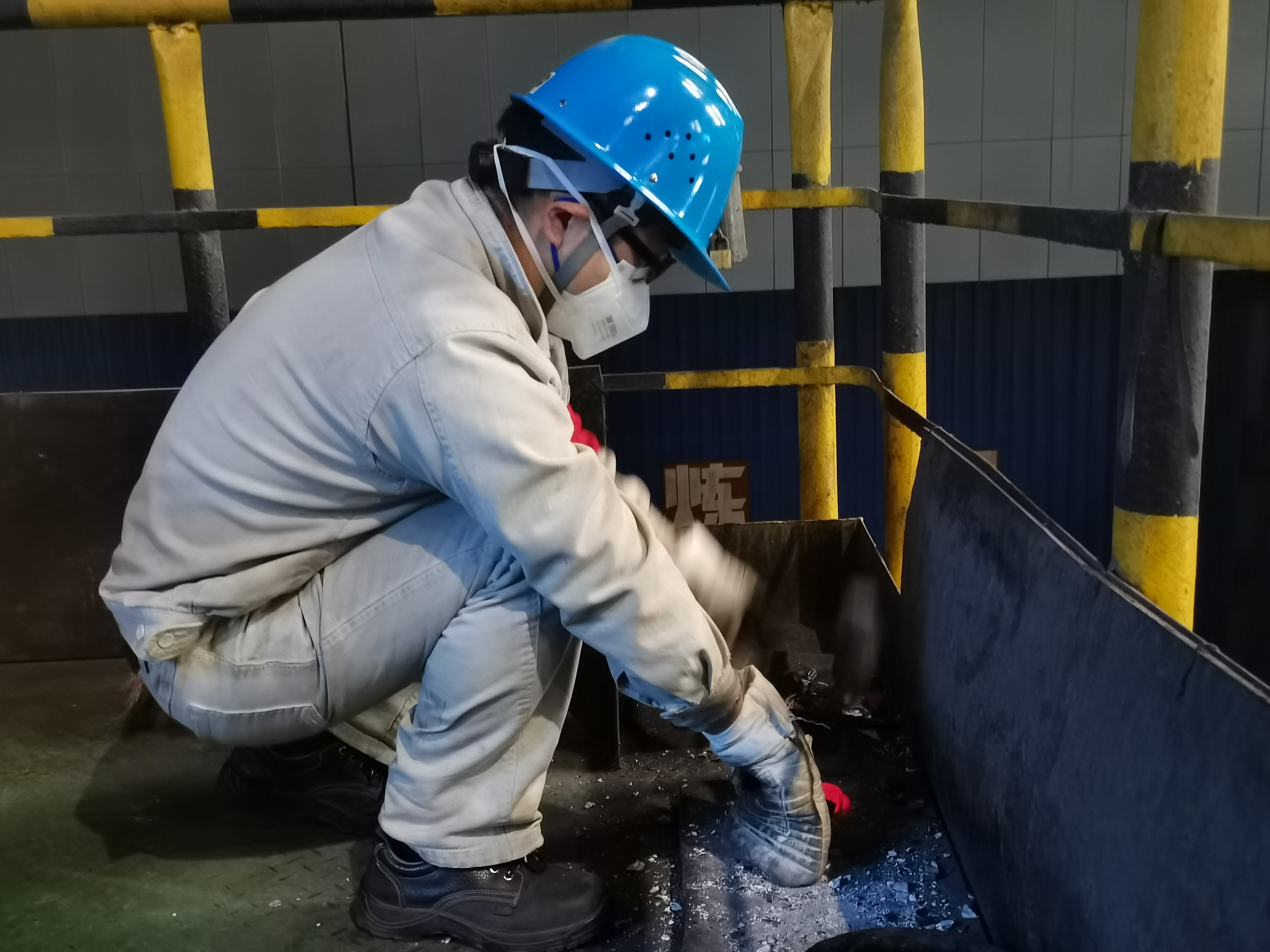 转岗不转场，青春在火热的炉台上绽放光芒