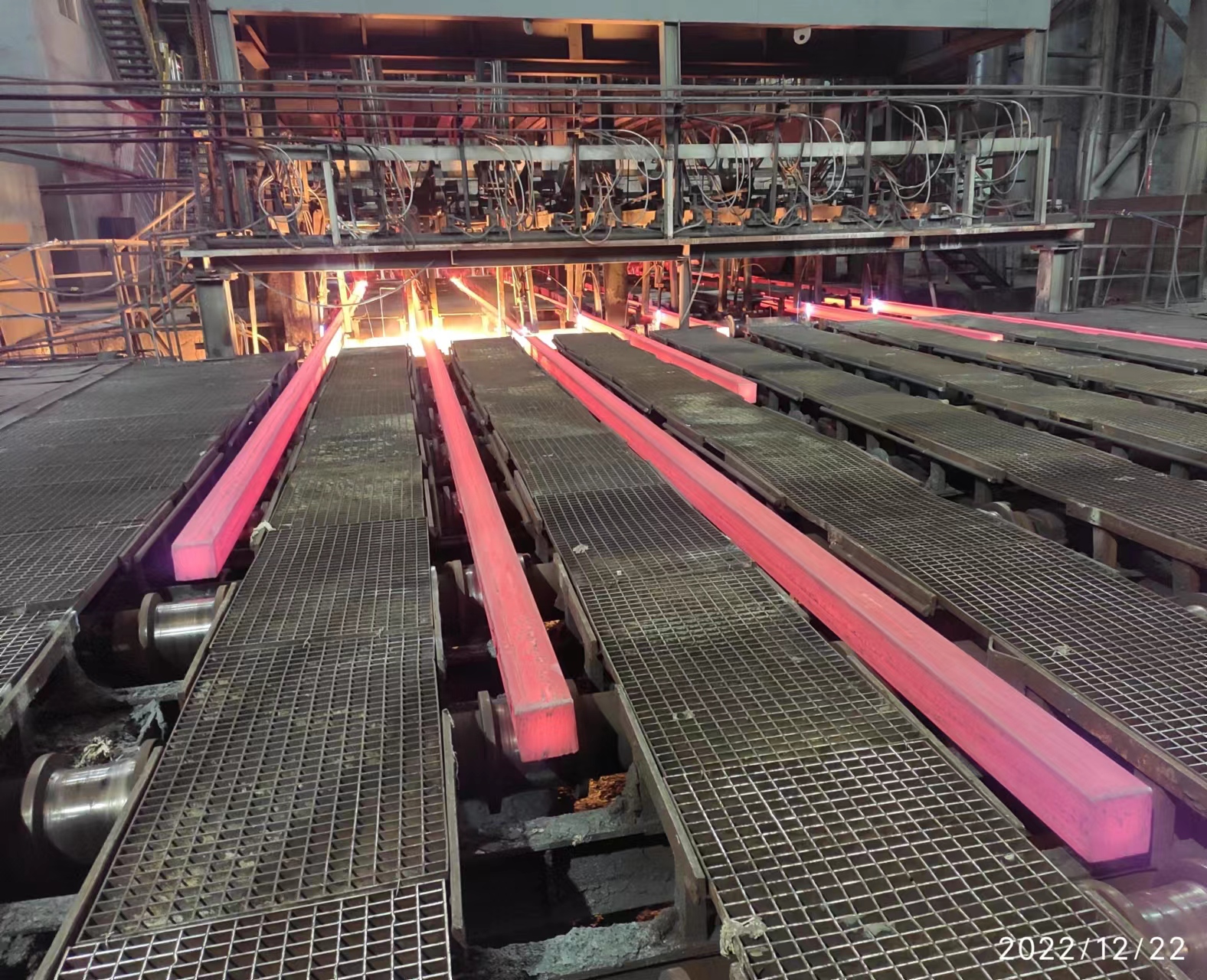 “复盘”钢坯 “颜值”，看炼钢人的质量担当