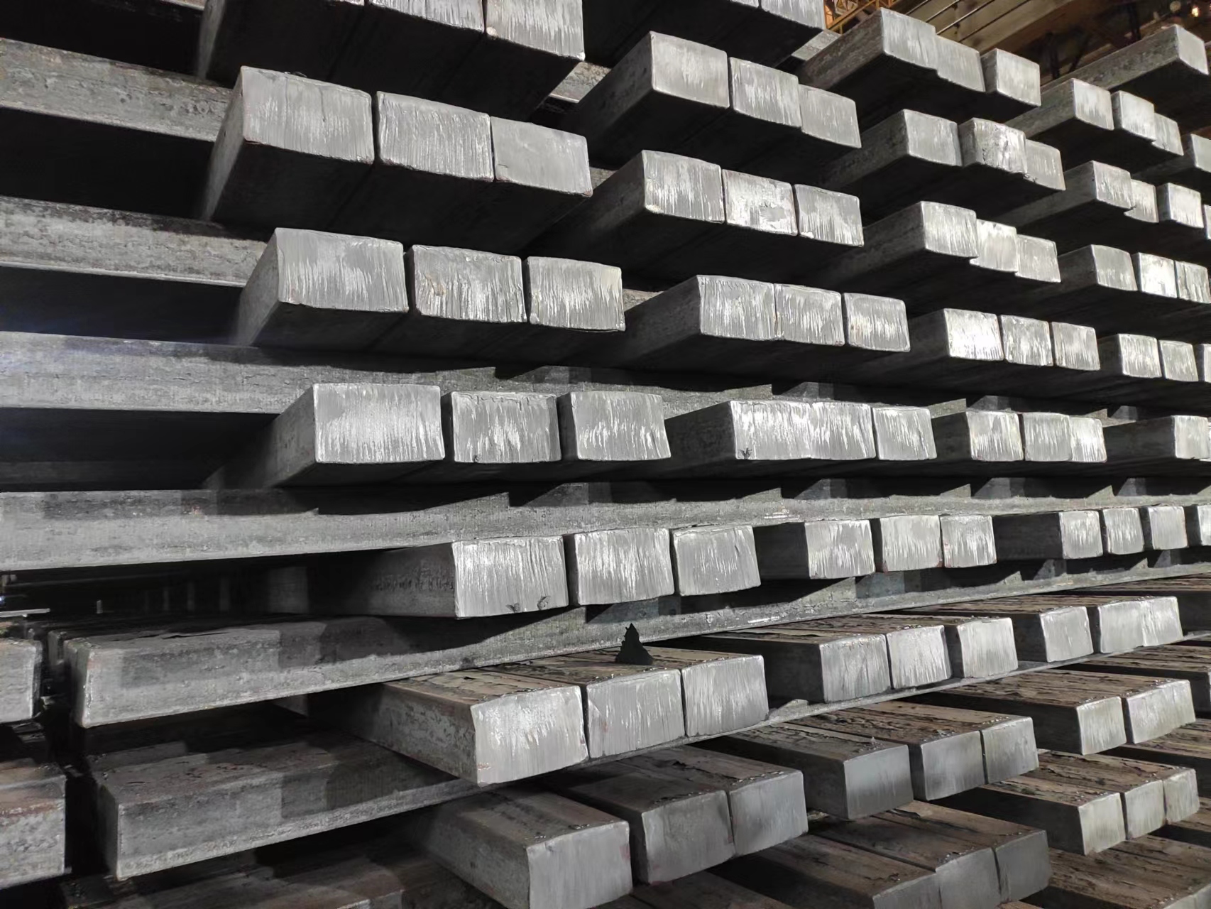 “复盘”钢坯 “颜值”，看炼钢人的质量担当