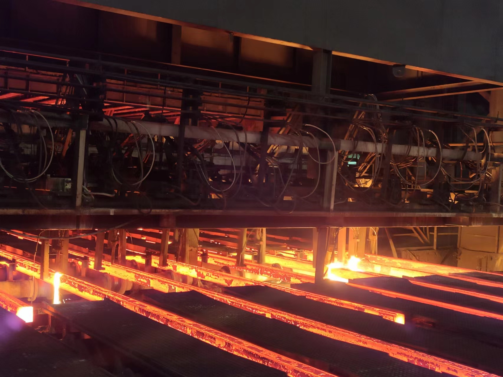 “复盘”钢坯 “颜值”，看炼钢人的质量担当