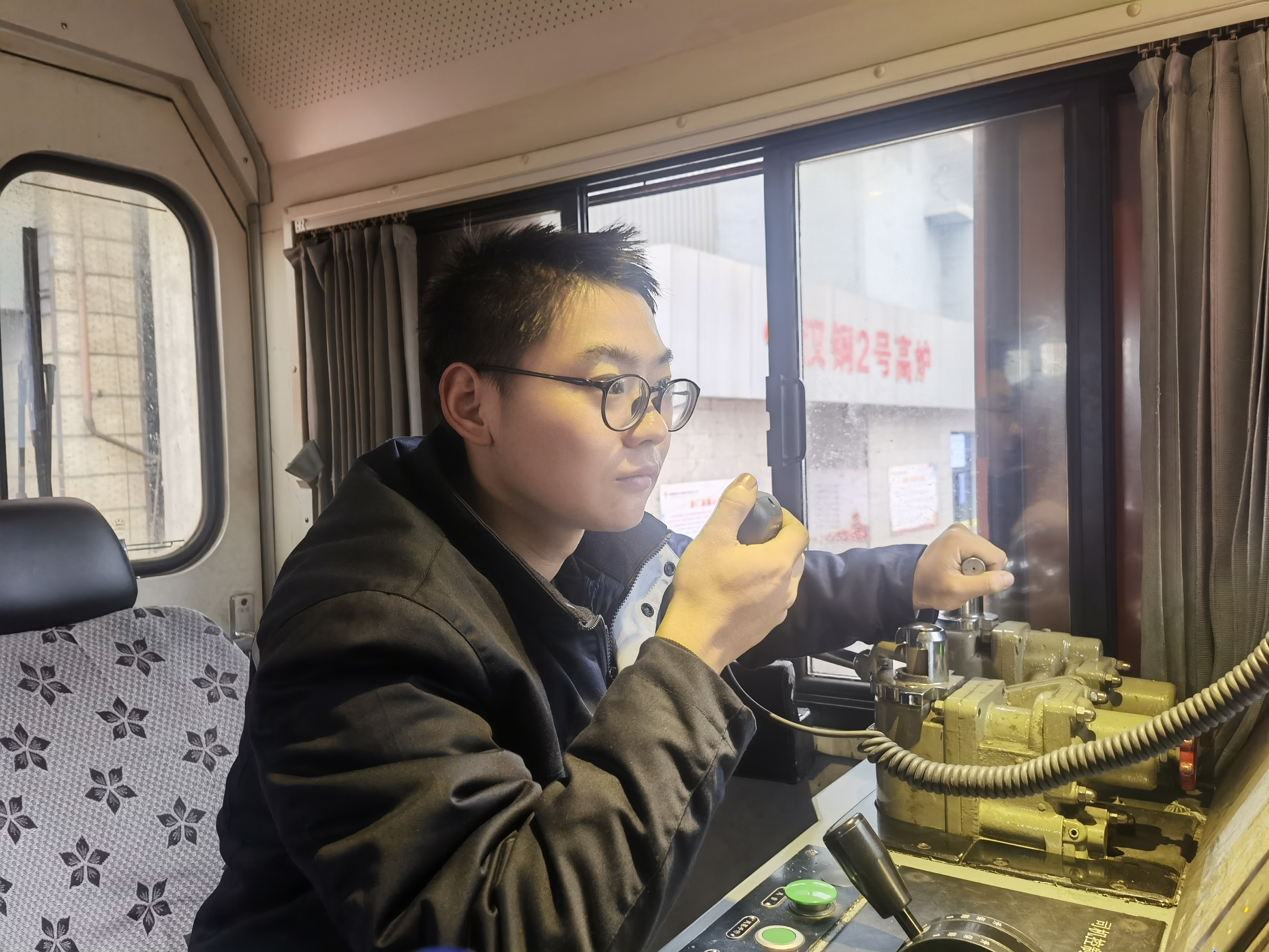 让青春理想的“花蕾”绽放在十里钢城