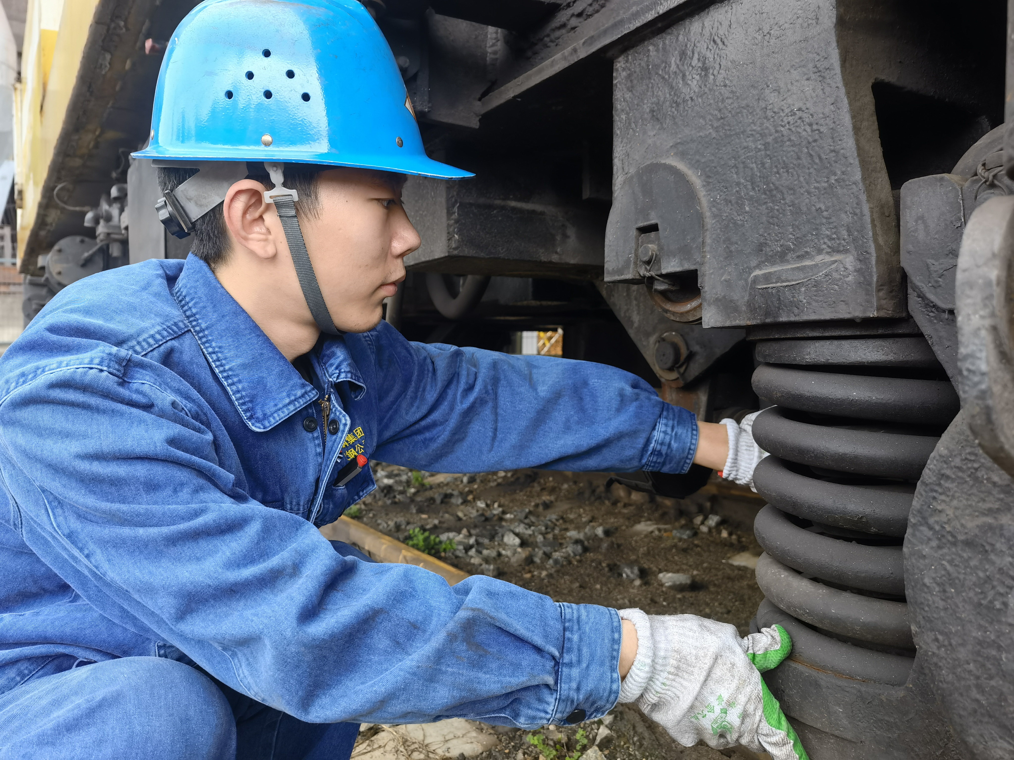 让青春理想的“花蕾”绽放在十里钢城
