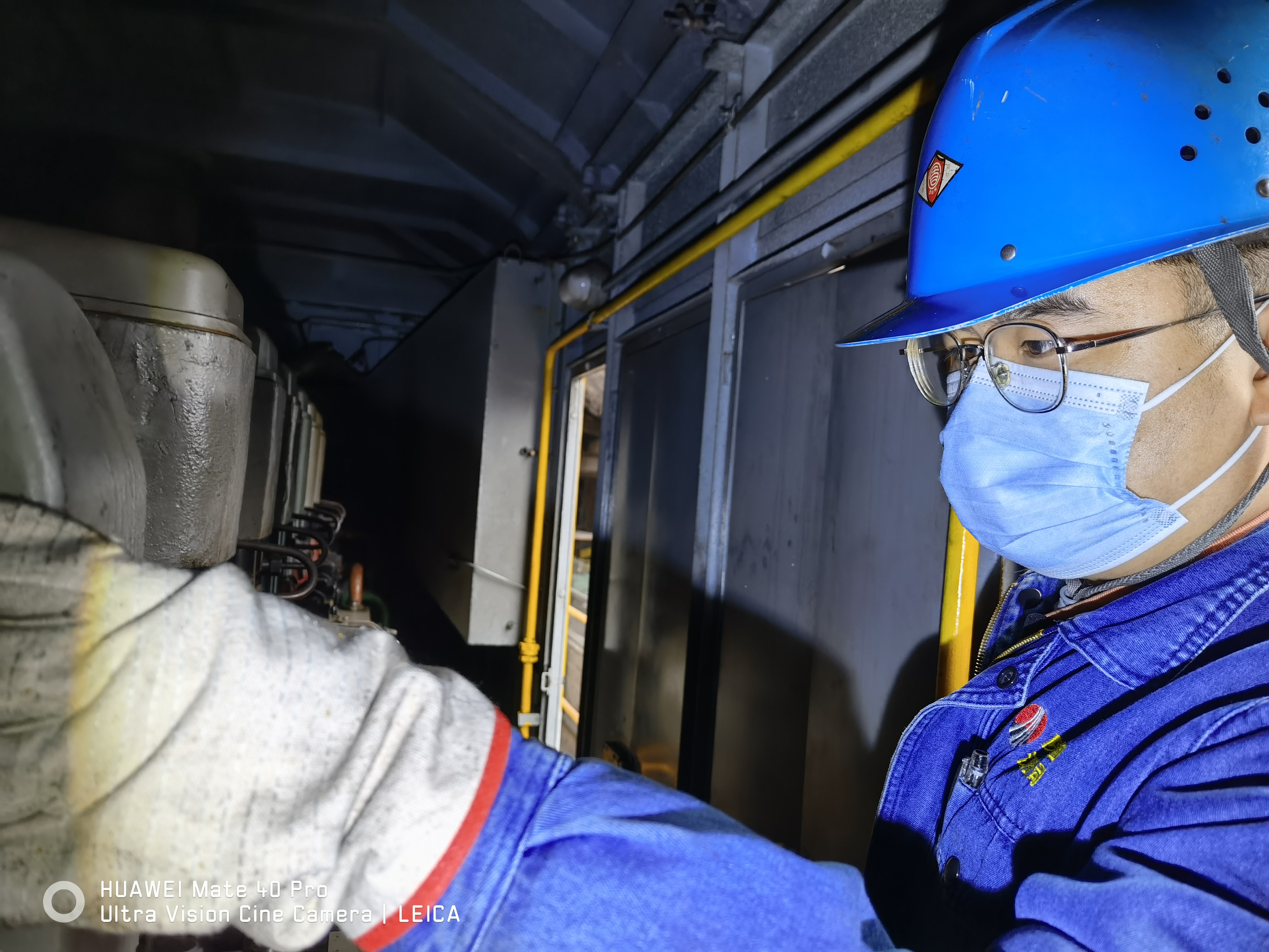 用奋斗描绘绚烂的青春色彩