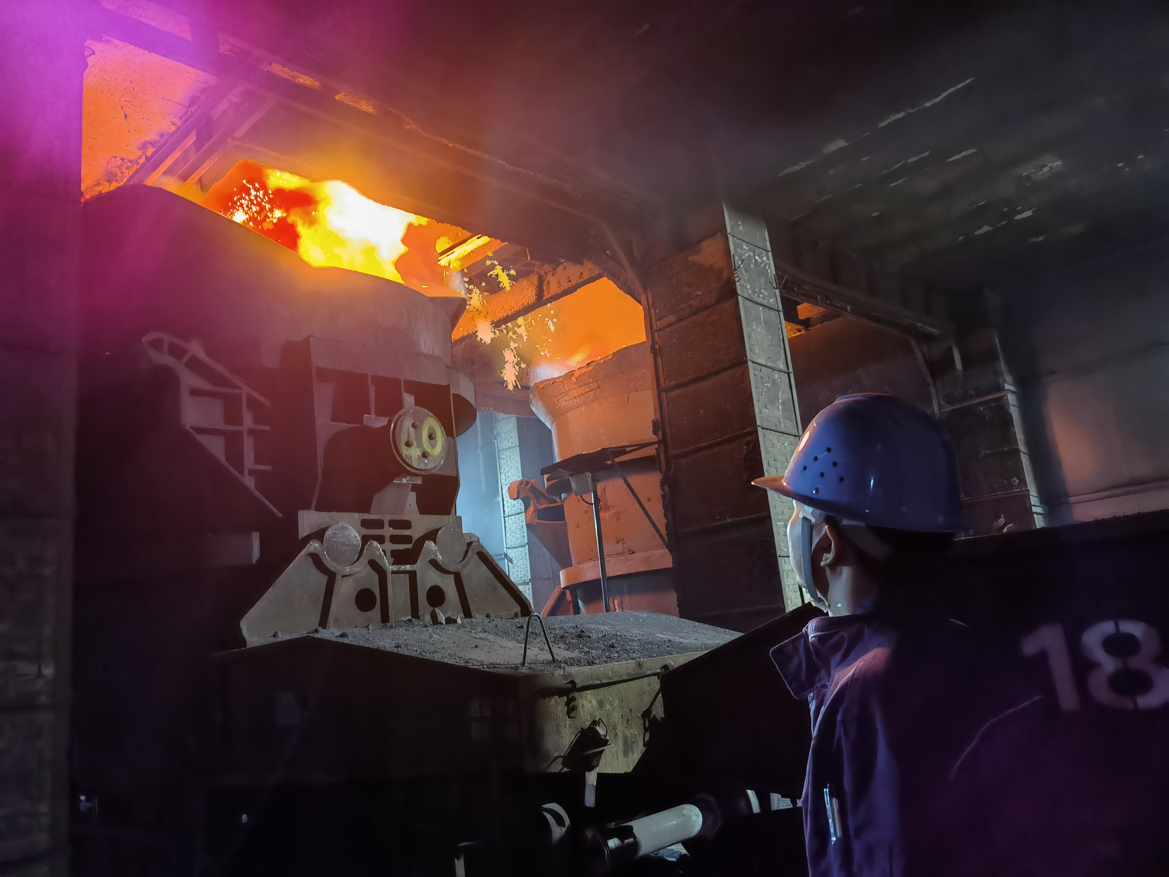 用奋斗描绘绚烂的青春色彩