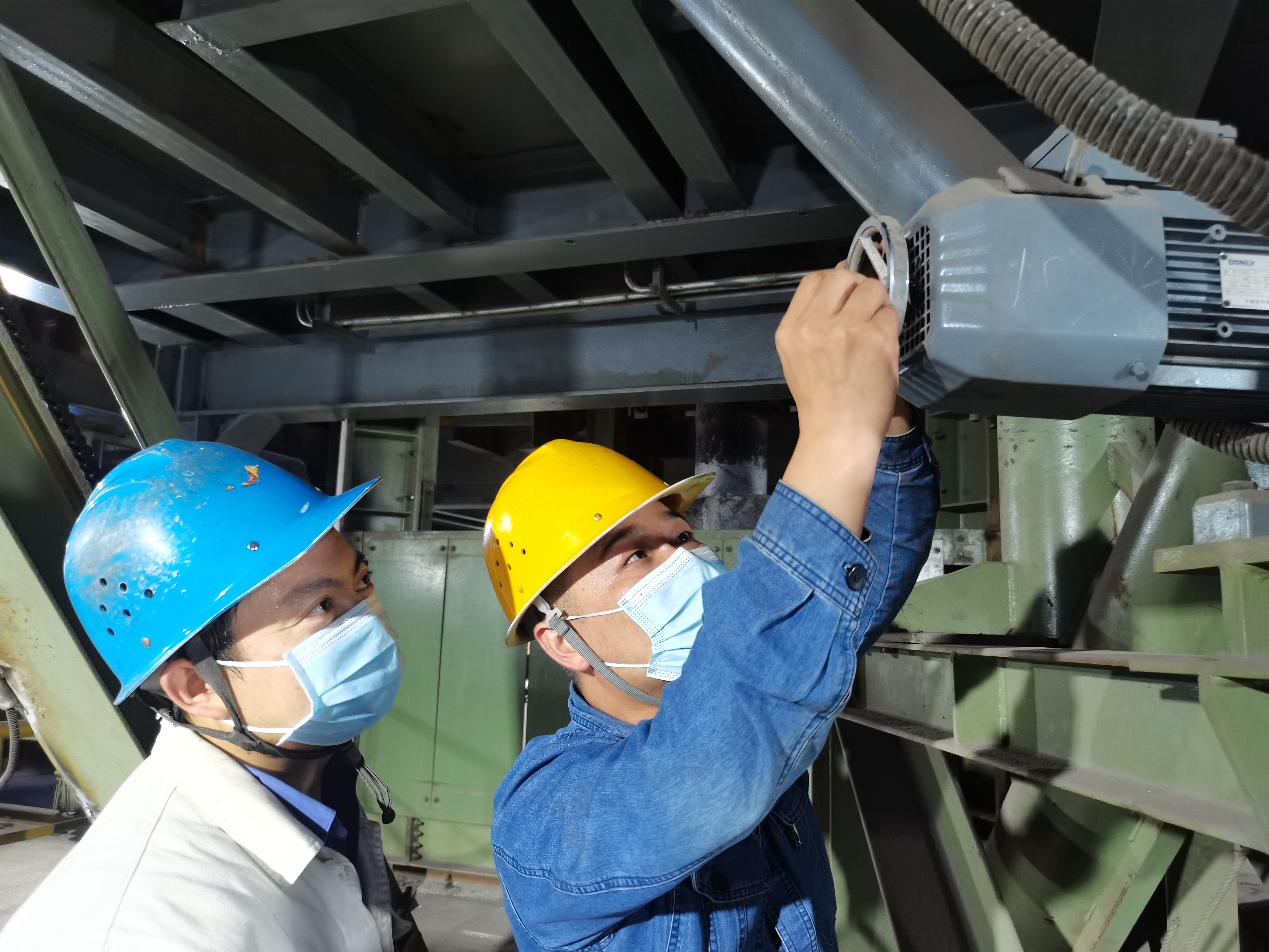 筑牢思想“防线” 坚守安全“底线” 筑牢思想“防线” 坚守安全“底线”