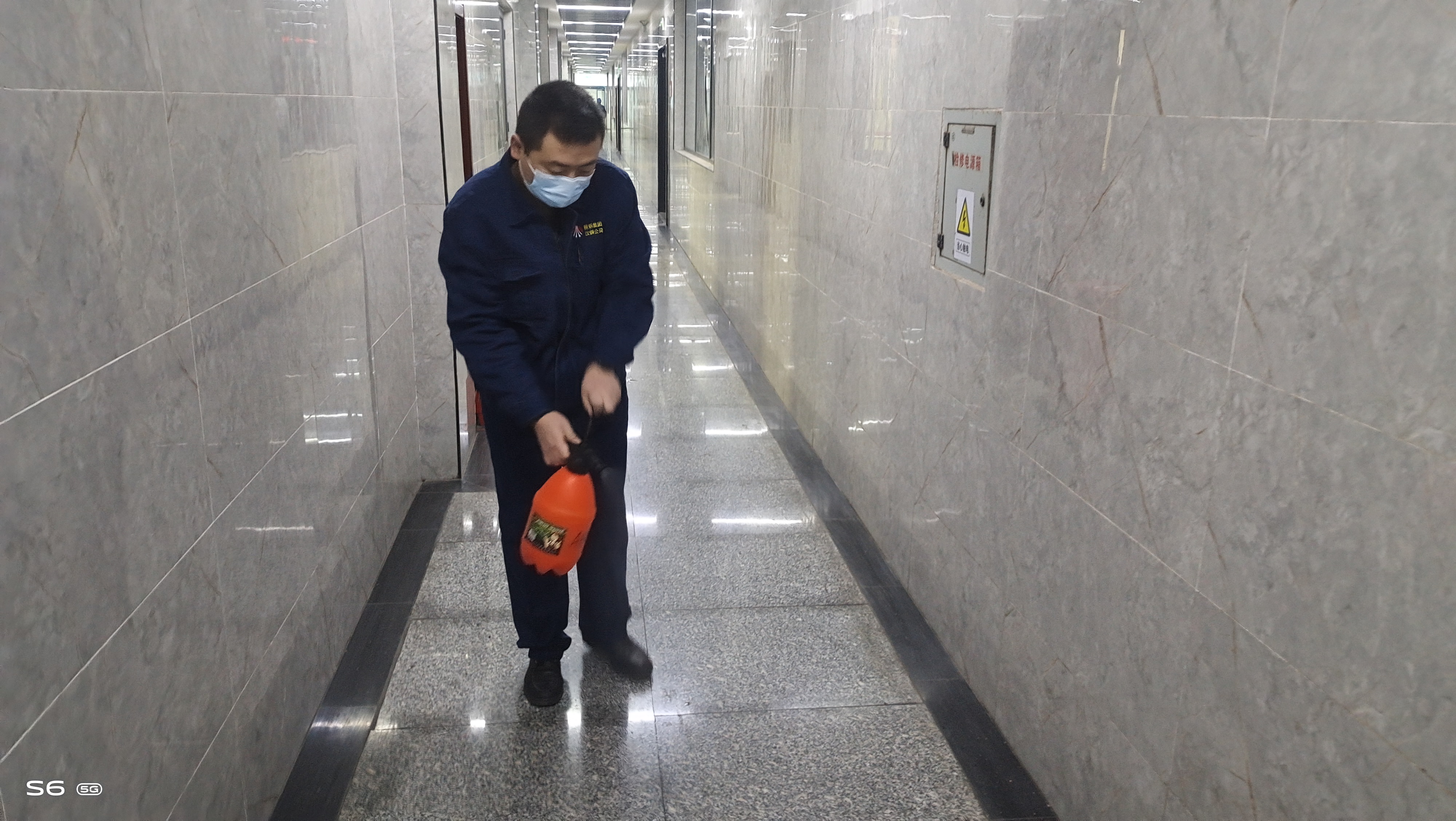 万众一心 “一心移疫”