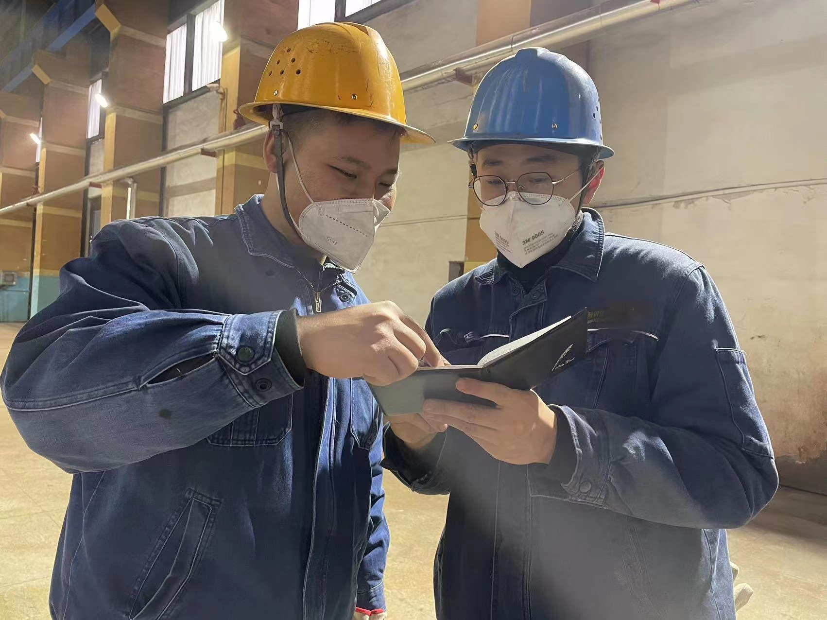 一个奋力奔跑的“90”后小伙