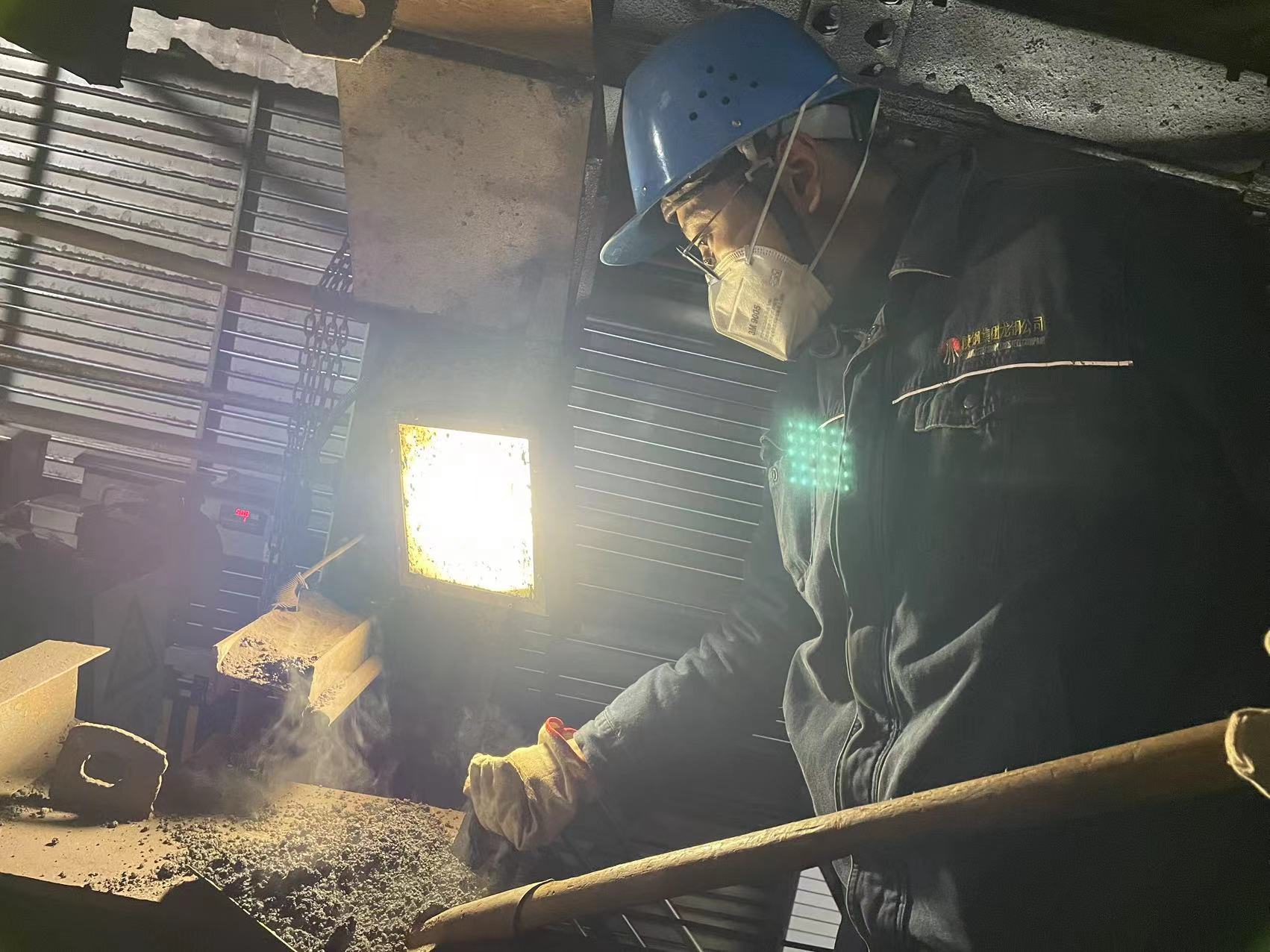 一个奋力奔跑的“90”后小伙