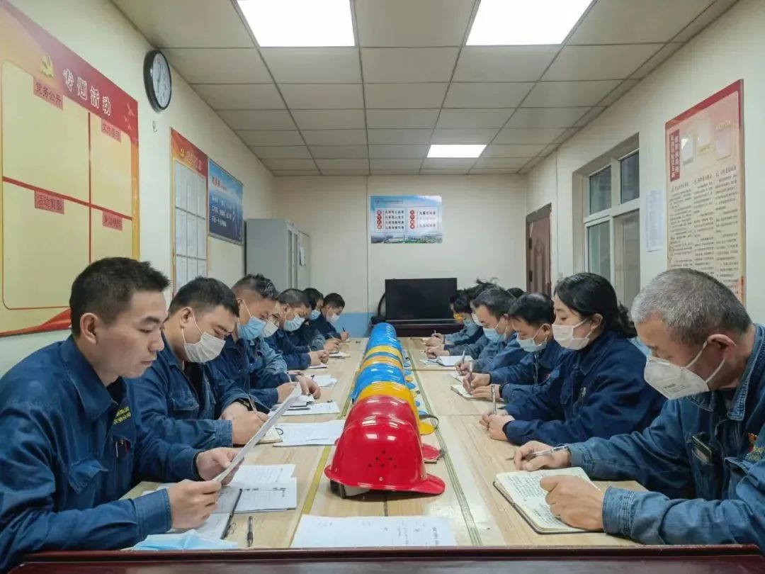 凝心聚力精抓落实  当好轧钢“后勤兵”