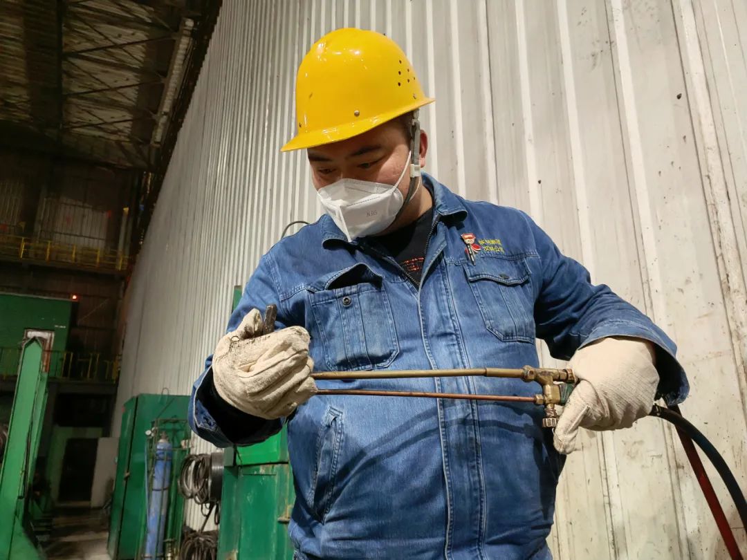 寒冬里的“红、黄、蓝”