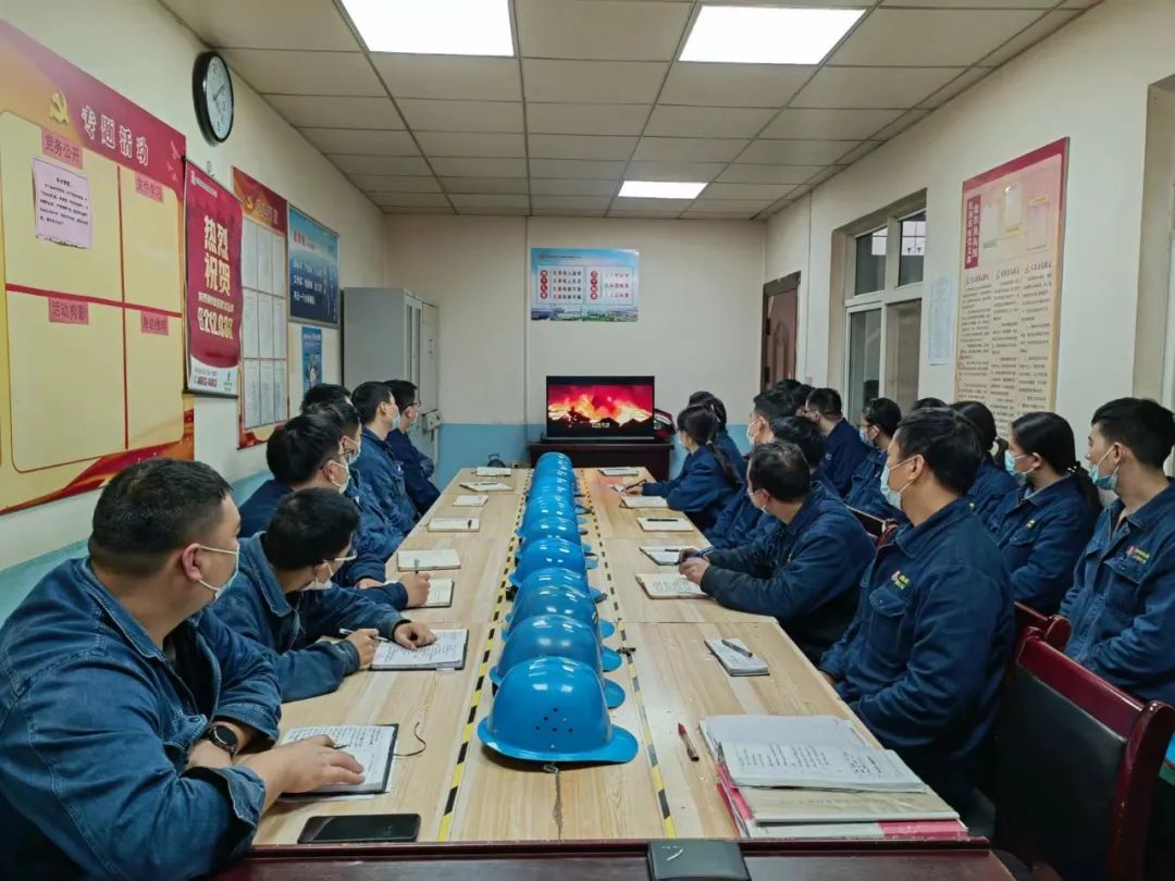 筑牢交通安全“生命线” 撑起职工“保护伞” 筑牢交通安全“生命线” 撑起职工“保护伞”