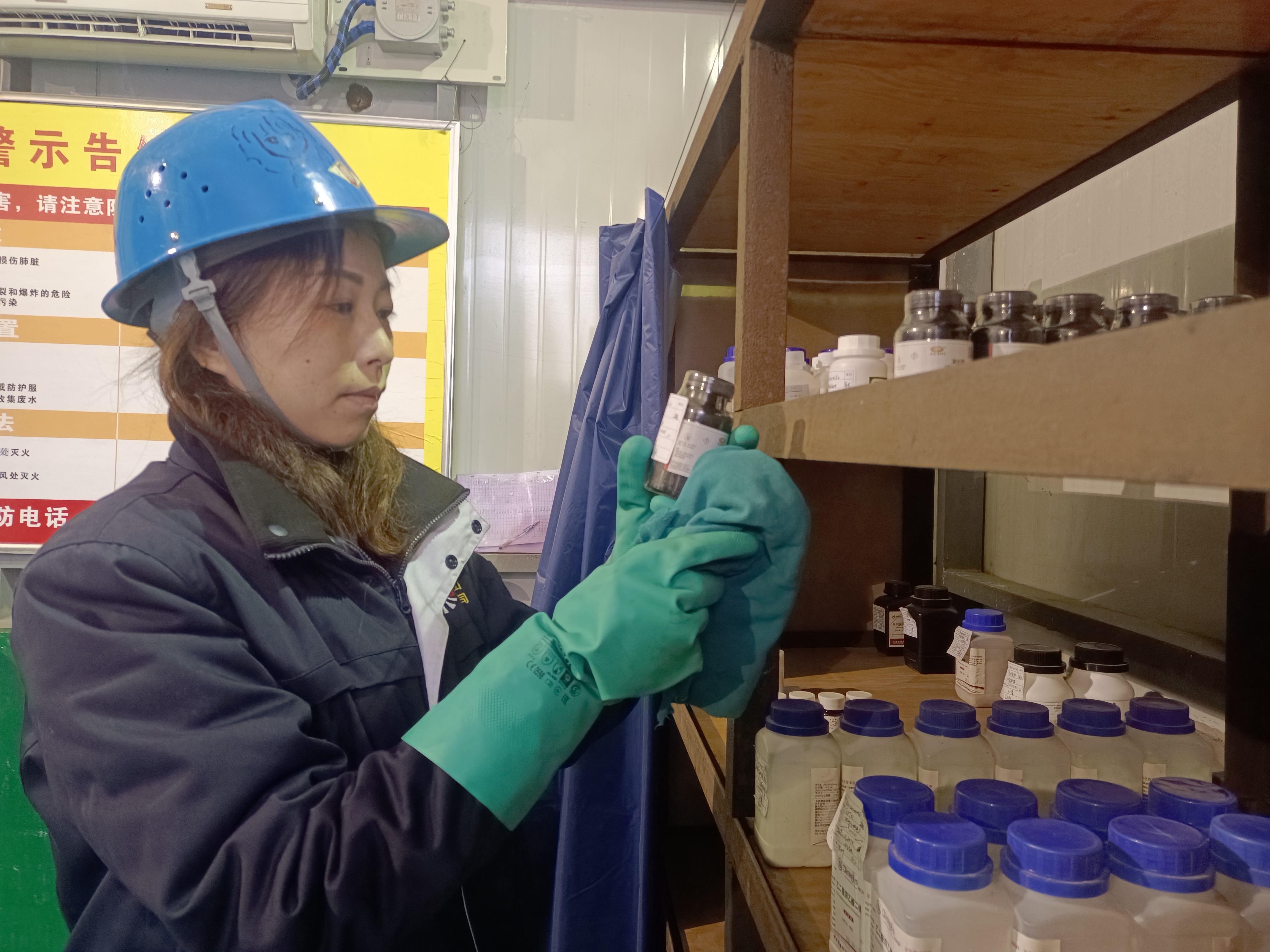 绽放在钢城里的“巾帼花”